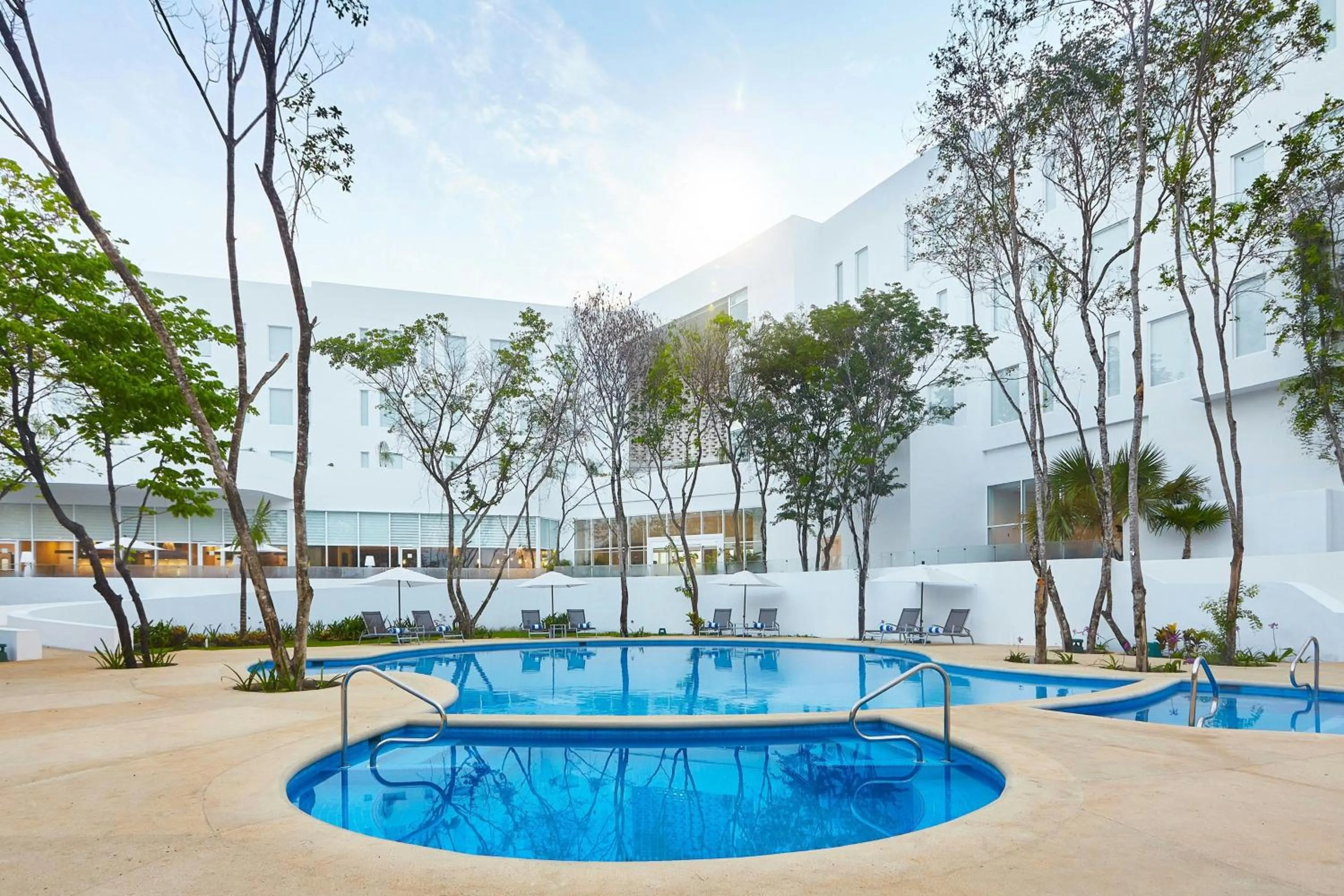 Swimming pool in Fairfield Inn & Suites by Marriott Cancun Airport