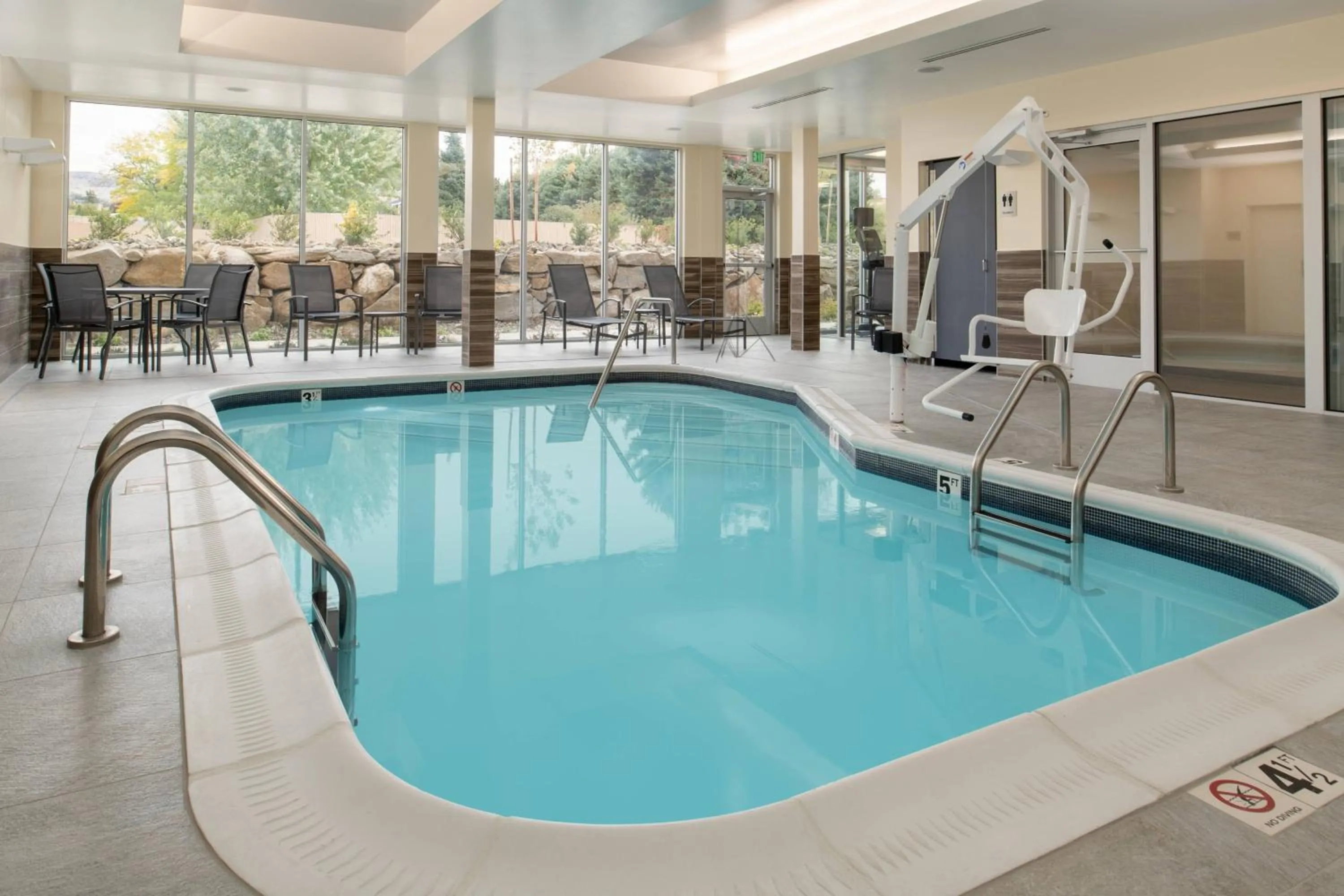Swimming pool in Fairfield Inn & Suites by Marriott Wenatchee