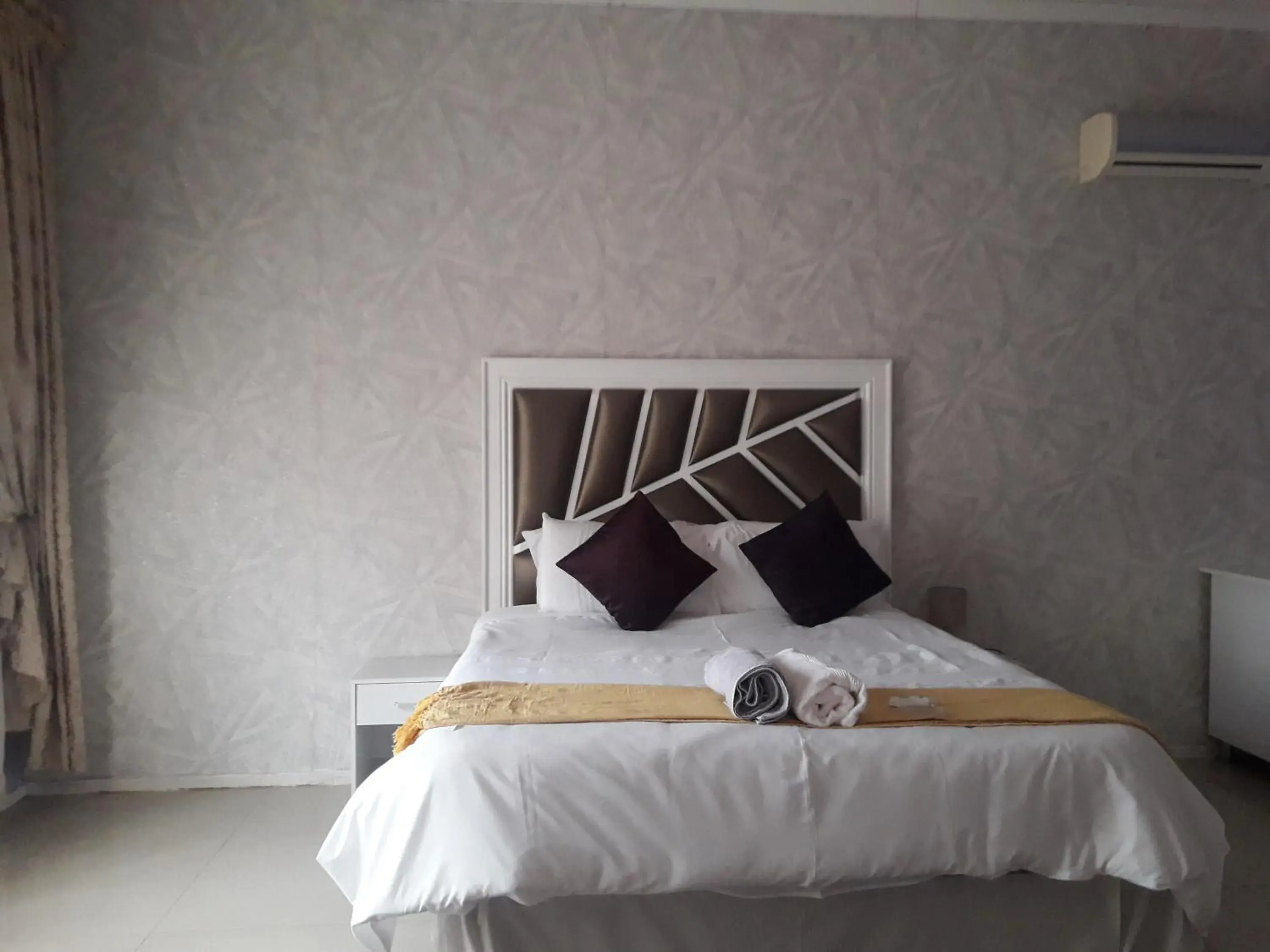 Basic Double Room in Vakhusi Guesthouse Basic Double Room in Vakhusi Guesthouse