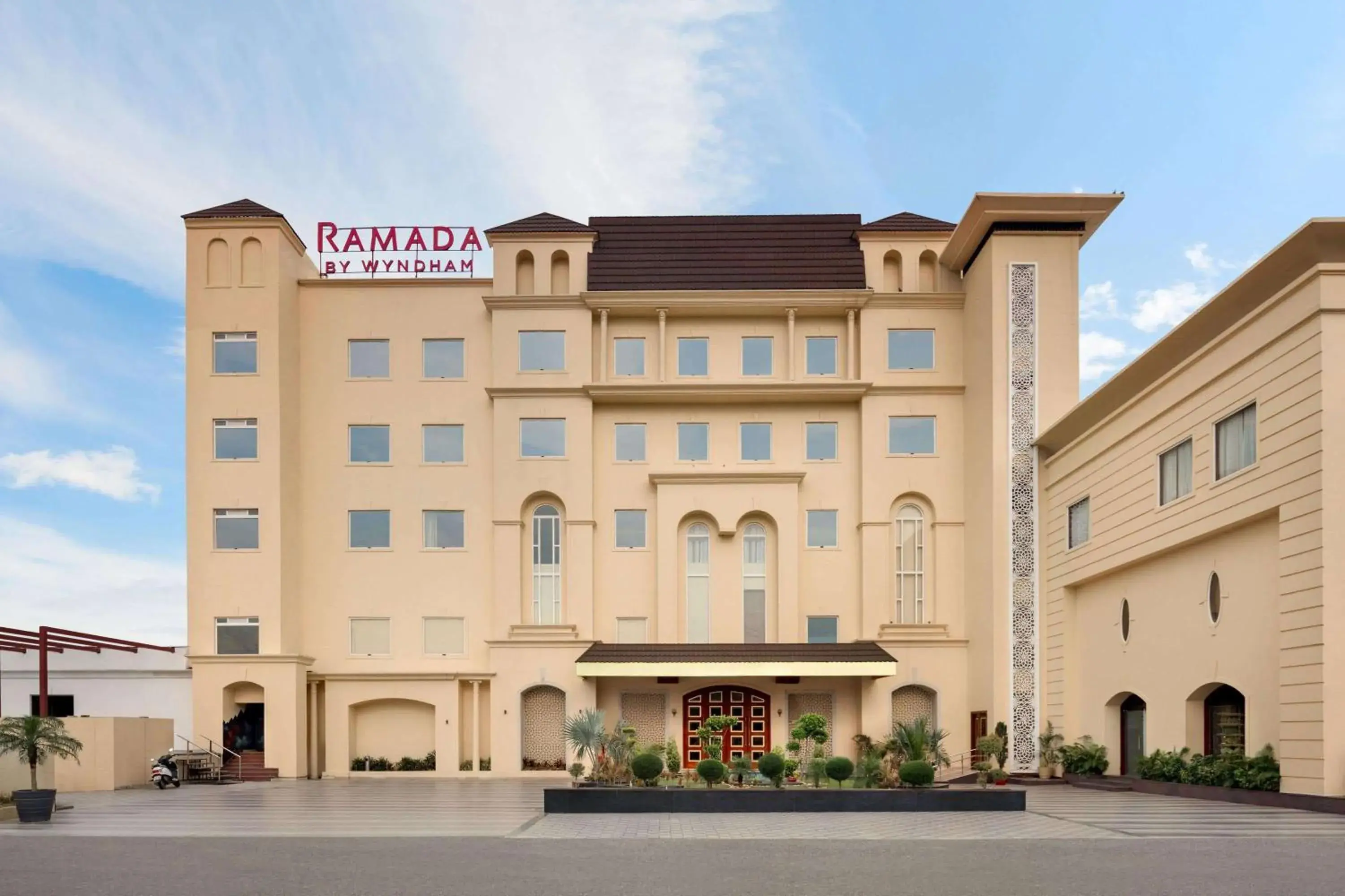 Property building in Ramada by Wyndham Kapurthala Property building in Ramada by Wyndham Kapurthala