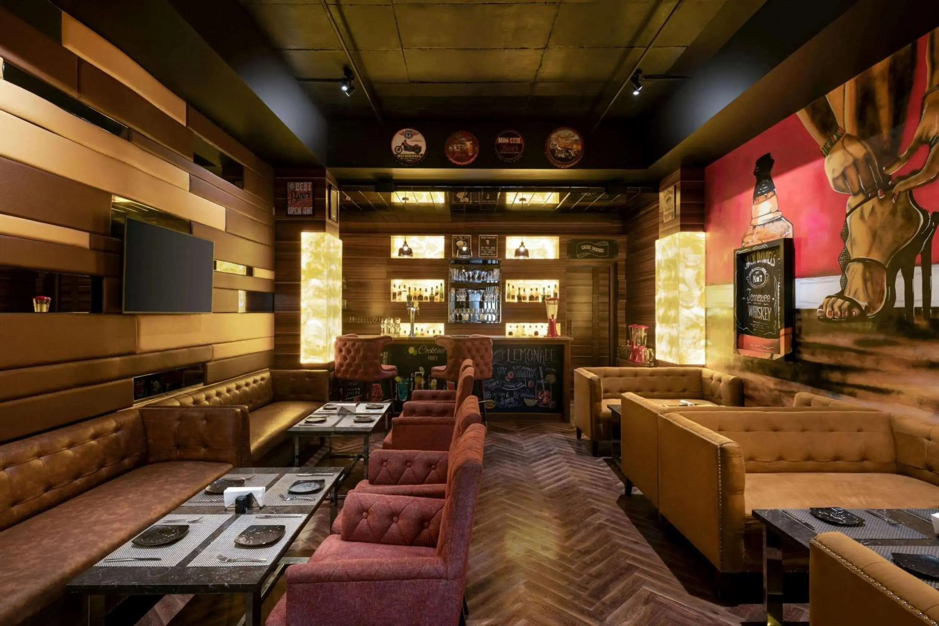 Lounge or bar in Ramada by Wyndham Kapurthala Lounge or bar in Ramada by Wyndham Kapurthala