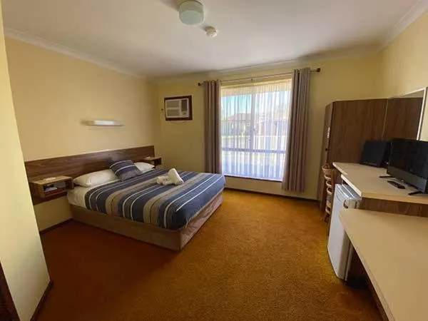 Bed in Donnybrook Motel