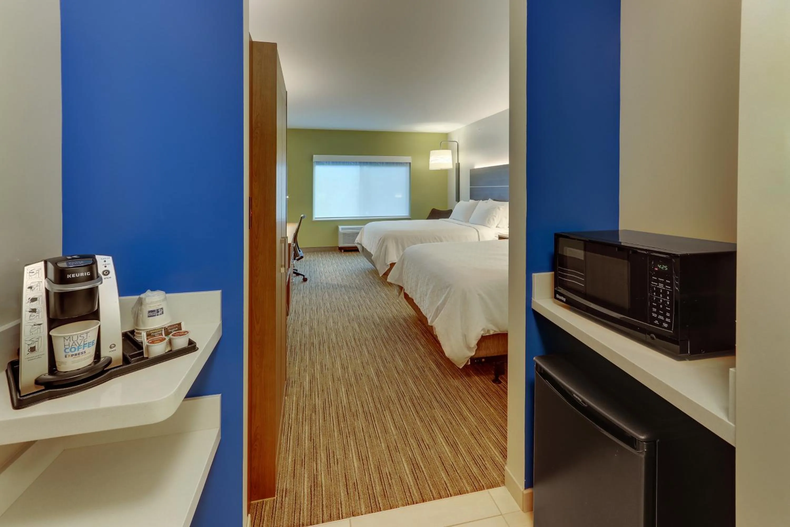 Coffee/tea facilities, Bed in Holiday Inn Express & Suites - Saugerties - Hudson Valley by IHG