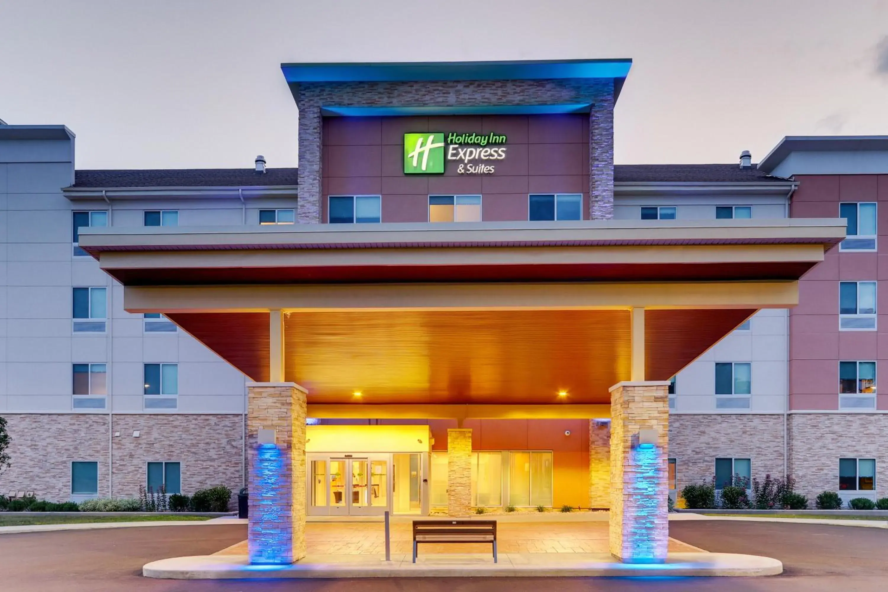 Property building in Holiday Inn Express & Suites - Saugerties - Hudson Valley by IHG Property building in Holiday Inn Express & Suites - Saugerties - Hudson Valley by IHG