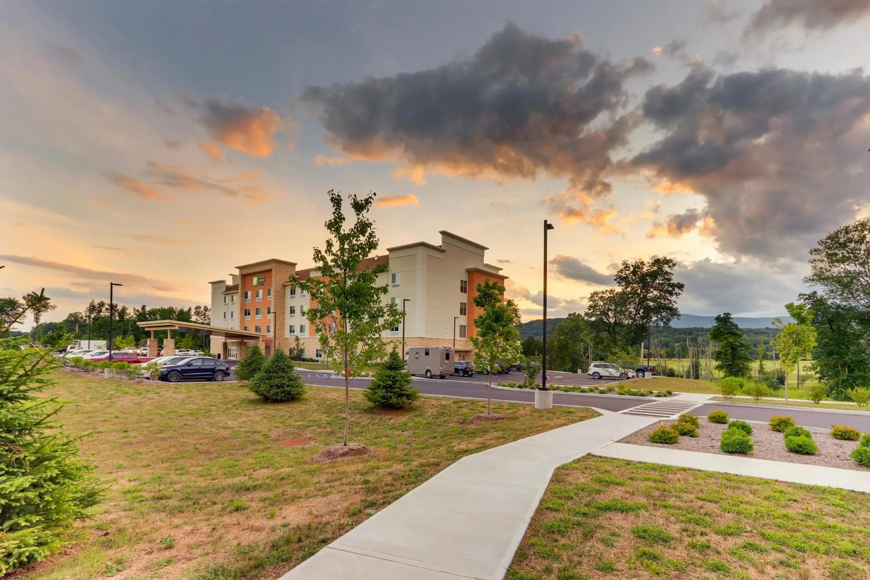 Property building in Holiday Inn Express & Suites - Saugerties - Hudson Valley by IHG Property building in Holiday Inn Express & Suites - Saugerties - Hudson Valley by IHG