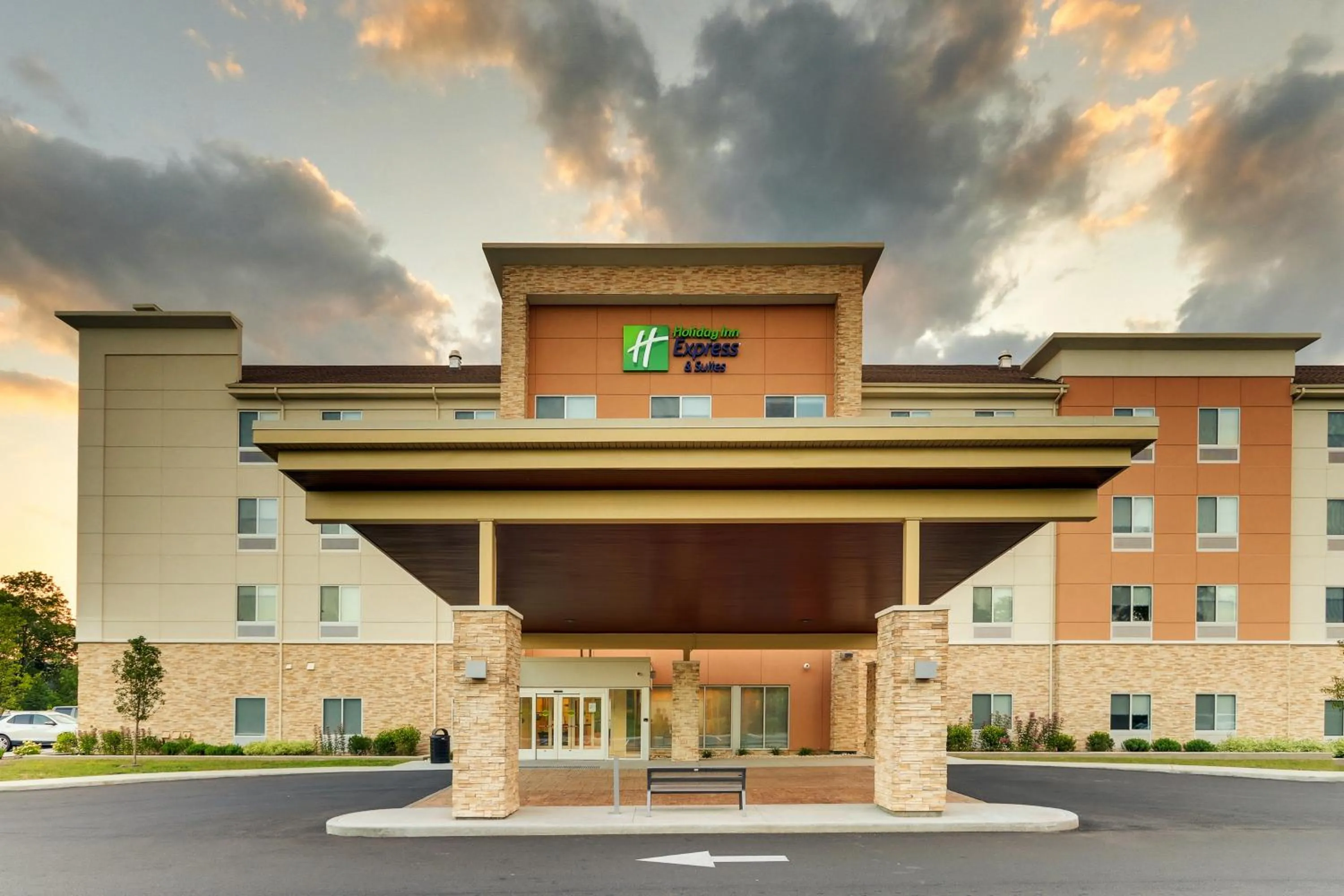 Property building in Holiday Inn Express & Suites - Saugerties - Hudson Valley by IHG