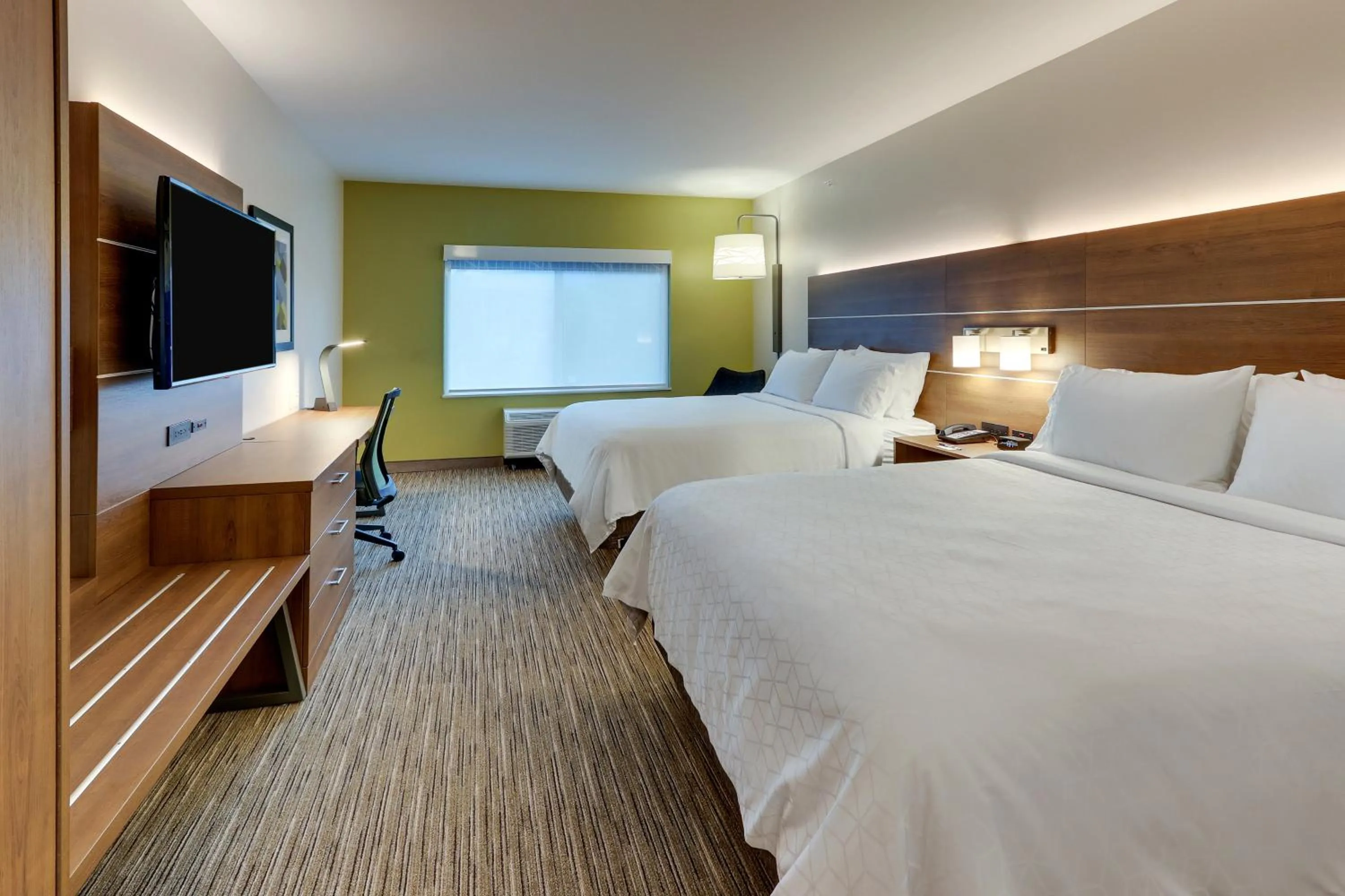 Photo of the whole room, Bed in Holiday Inn Express & Suites - Saugerties - Hudson Valley by IHG
