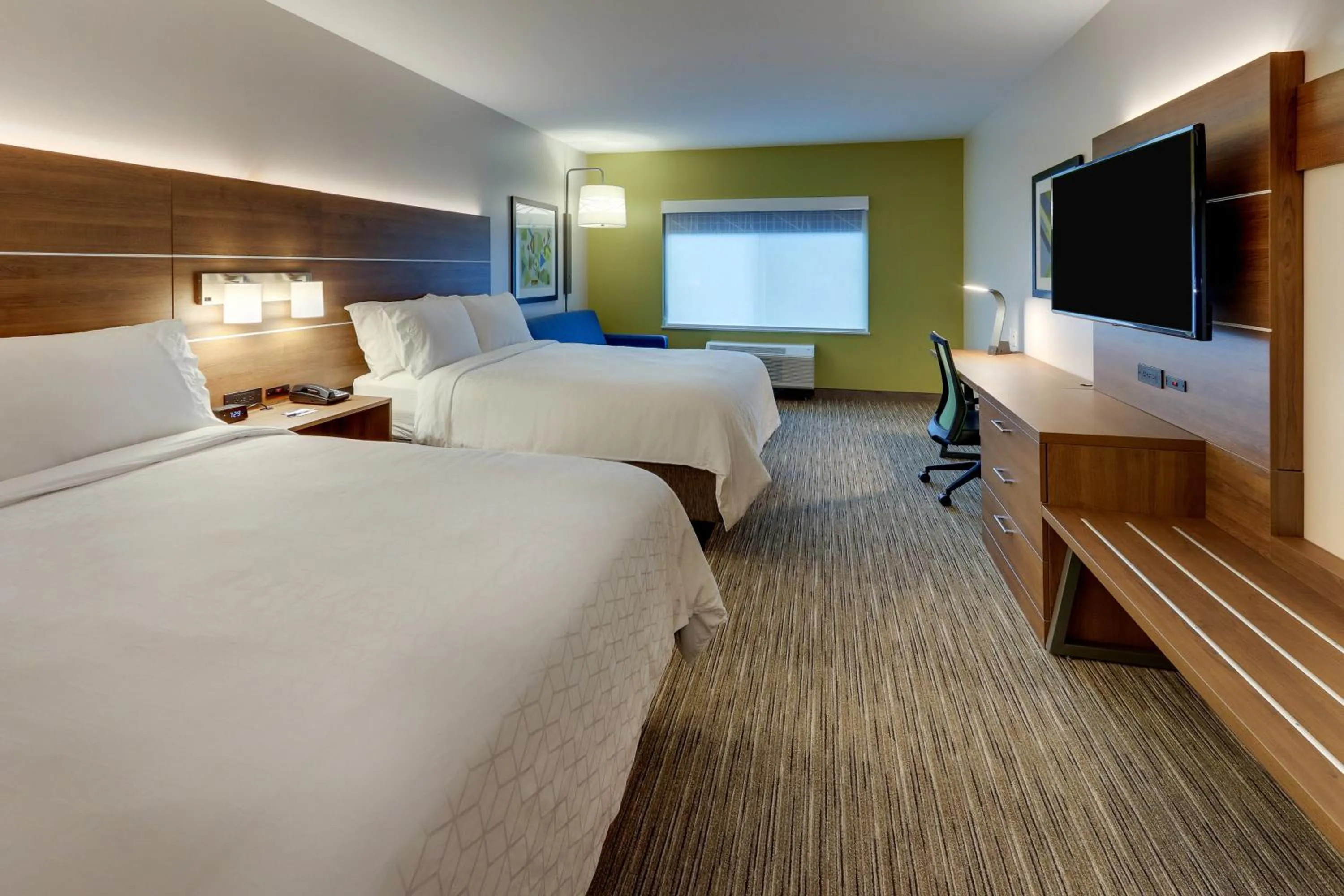 Photo of the whole room, Bed in Holiday Inn Express & Suites - Saugerties - Hudson Valley by IHG