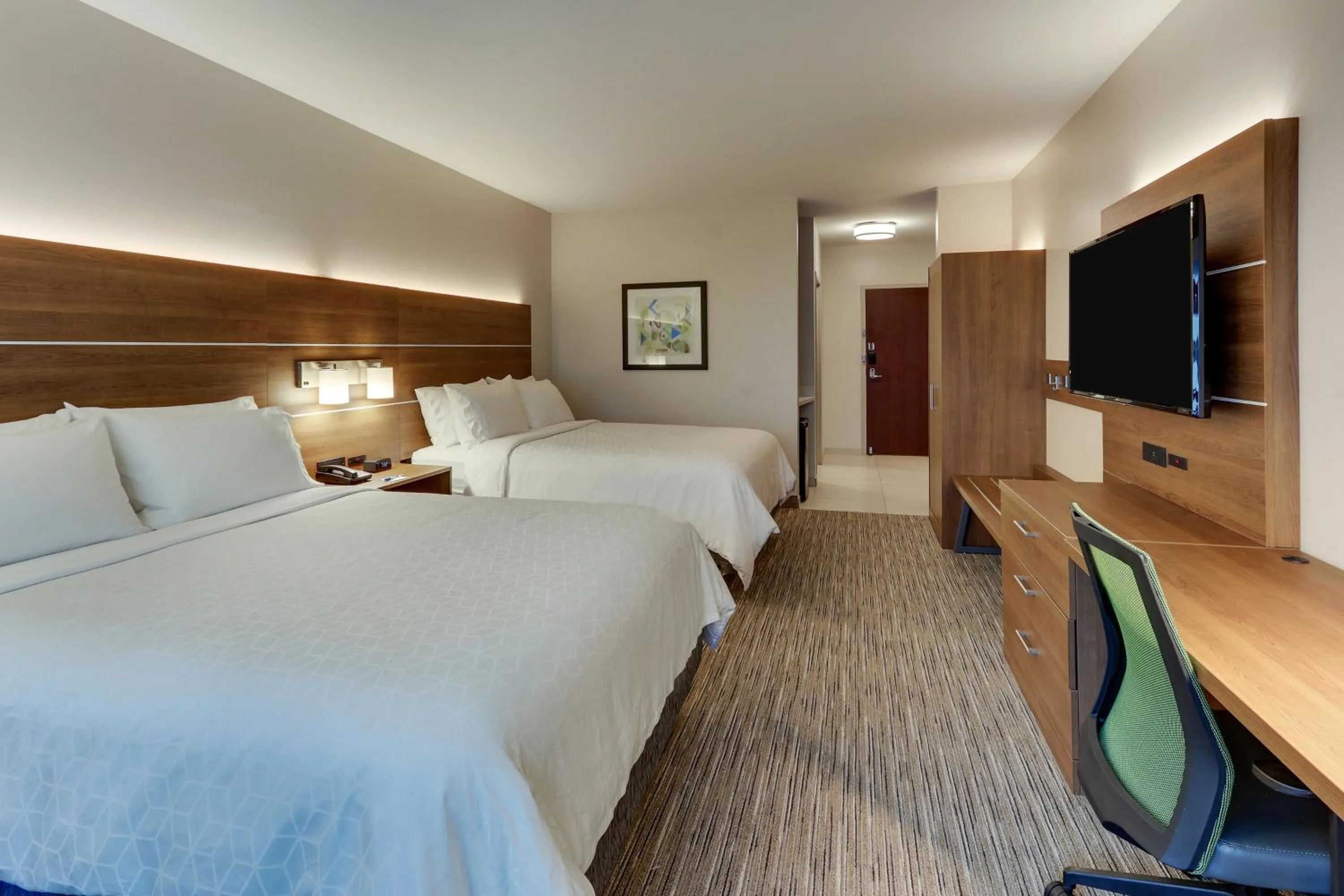 Photo of the whole room, Bed in Holiday Inn Express & Suites - Saugerties - Hudson Valley by IHG