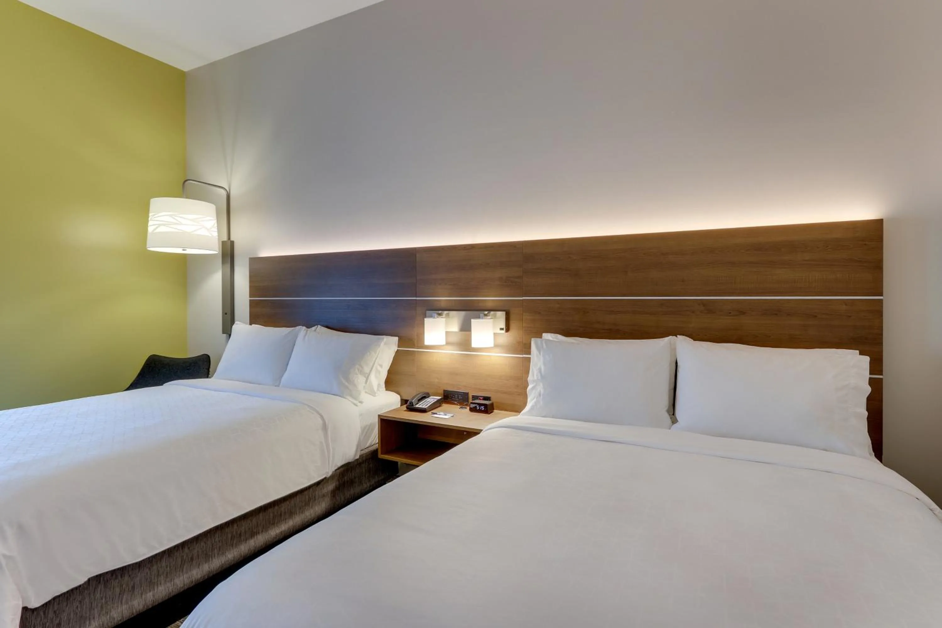 Bed in Holiday Inn Express & Suites - Saugerties - Hudson Valley by IHG