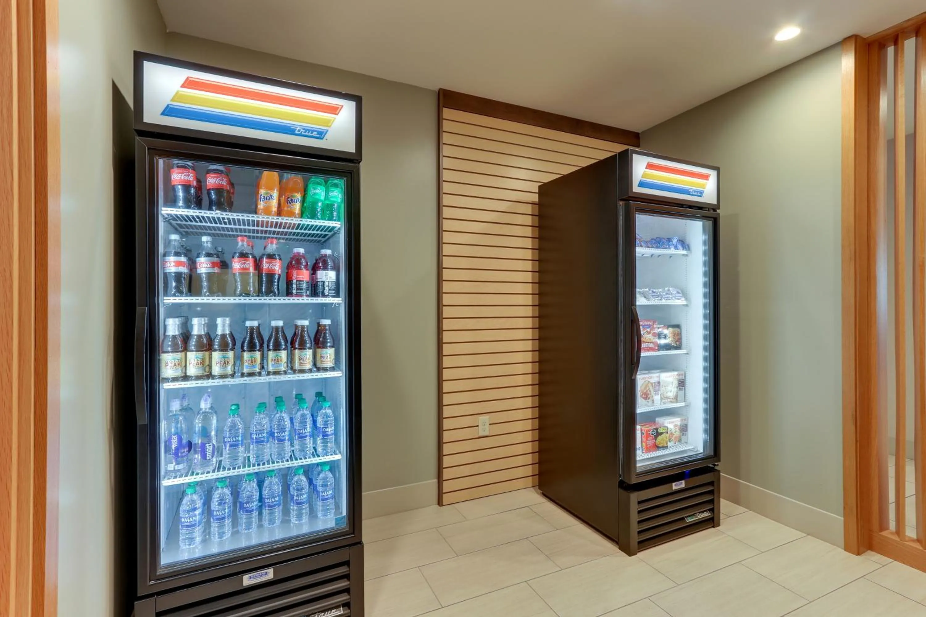 Drinks in Holiday Inn Express & Suites - Saugerties - Hudson Valley by IHG