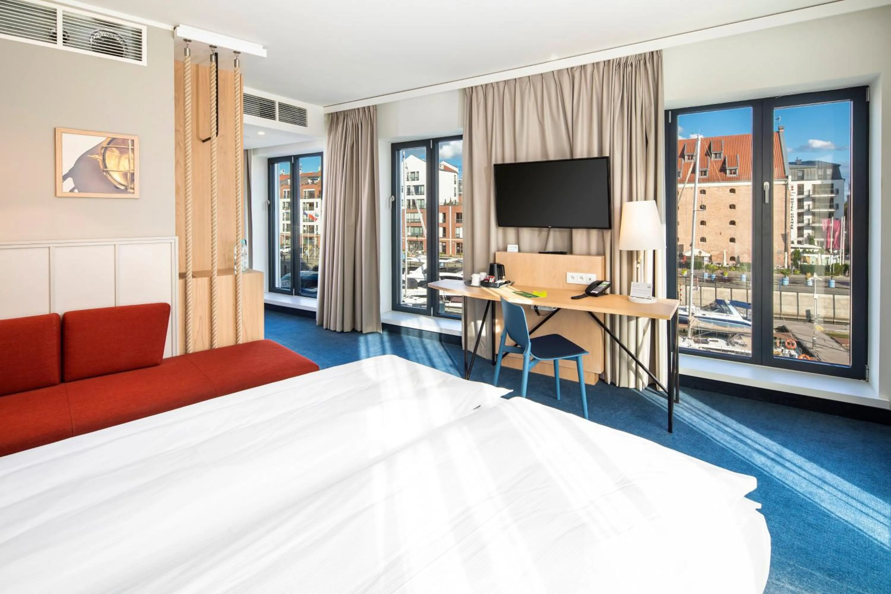 Photo of the whole room, Bed in Holiday Inn Gdansk - City Centre by IHG