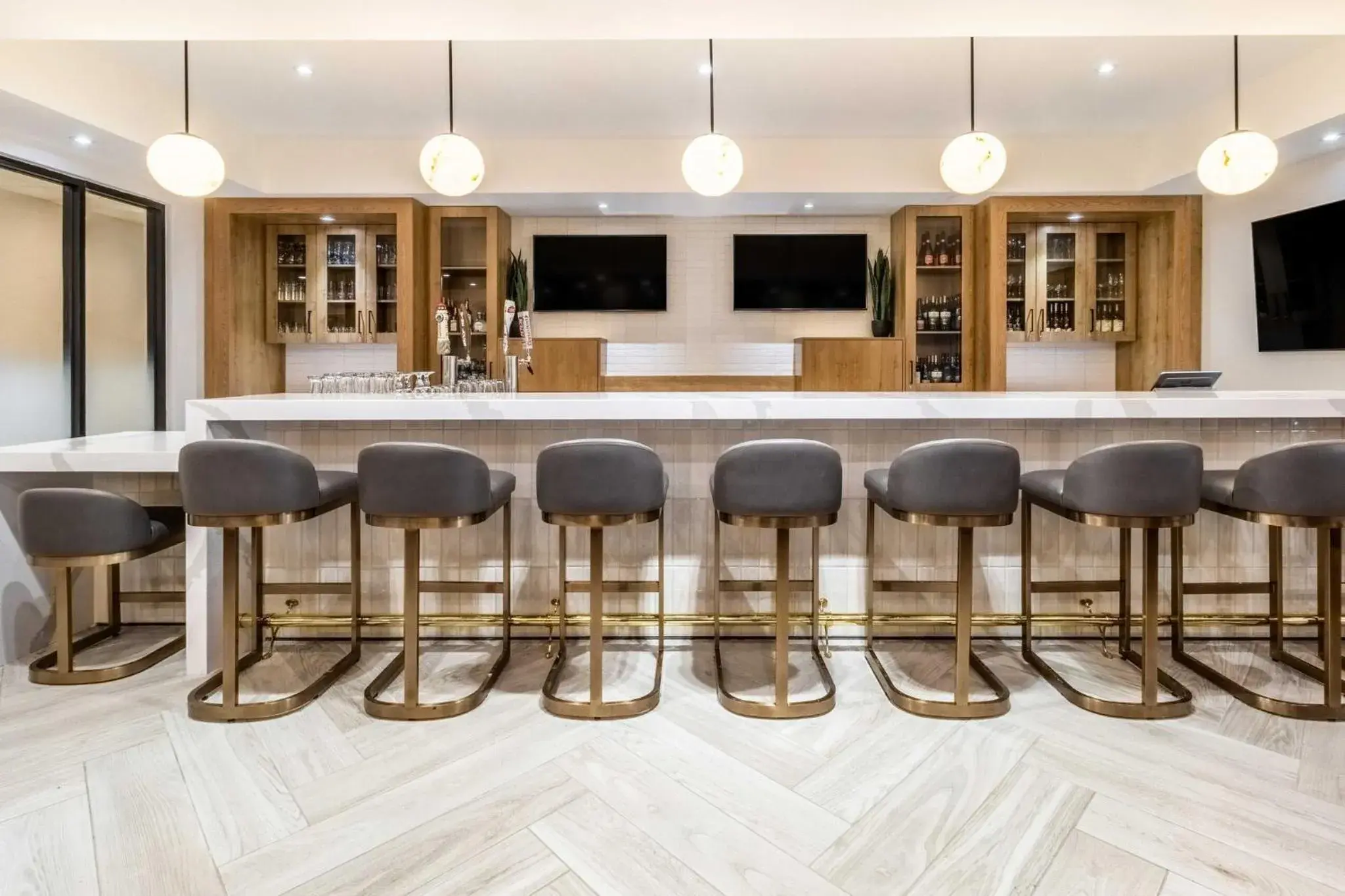 Lounge or bar in Holiday Inn Express & Suites - Halifax – Dartmouth Lounge or bar in Holiday Inn Express & Suites - Halifax – Dartmouth