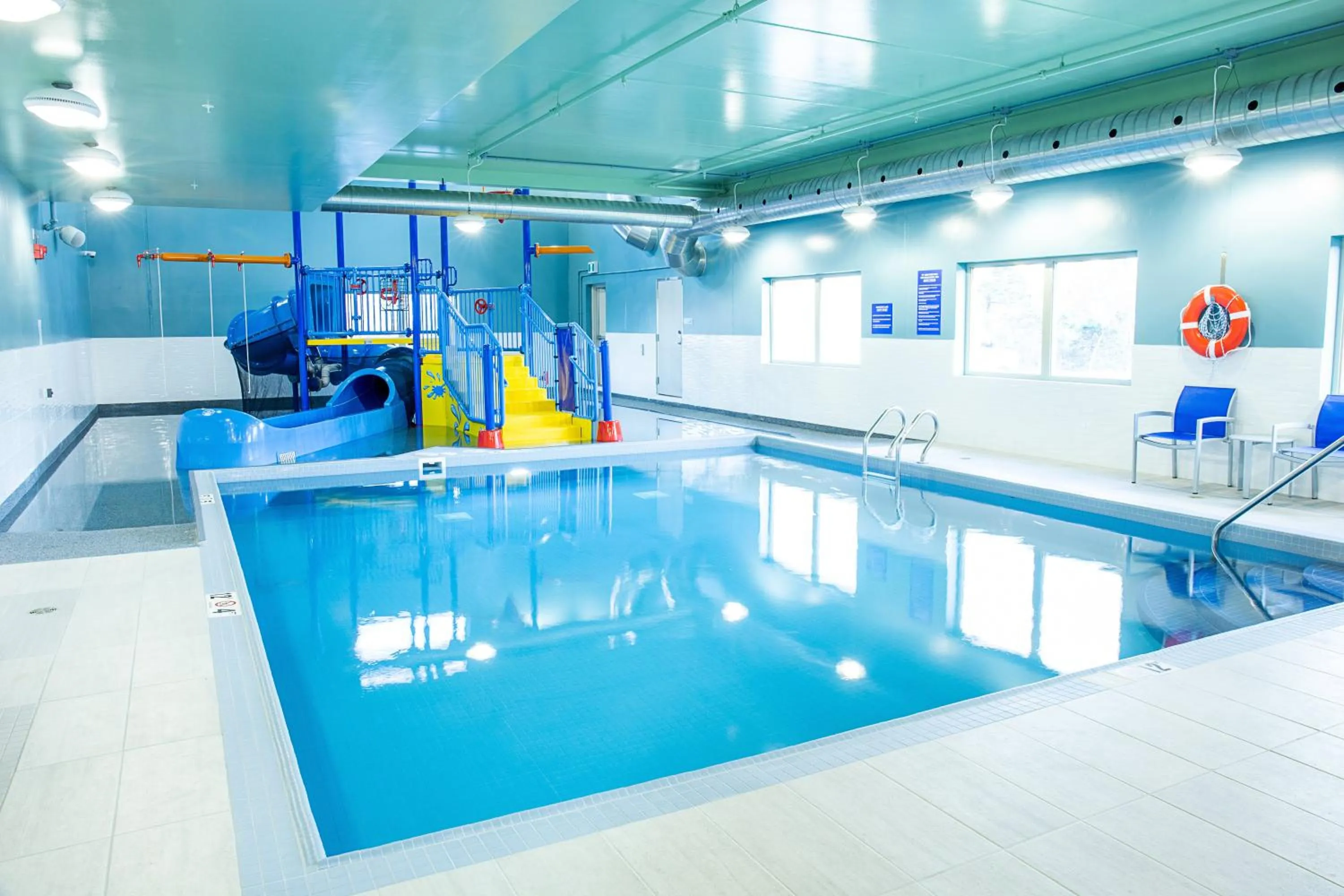 Swimming pool in Holiday Inn Express & Suites - Halifax – Dartmouth