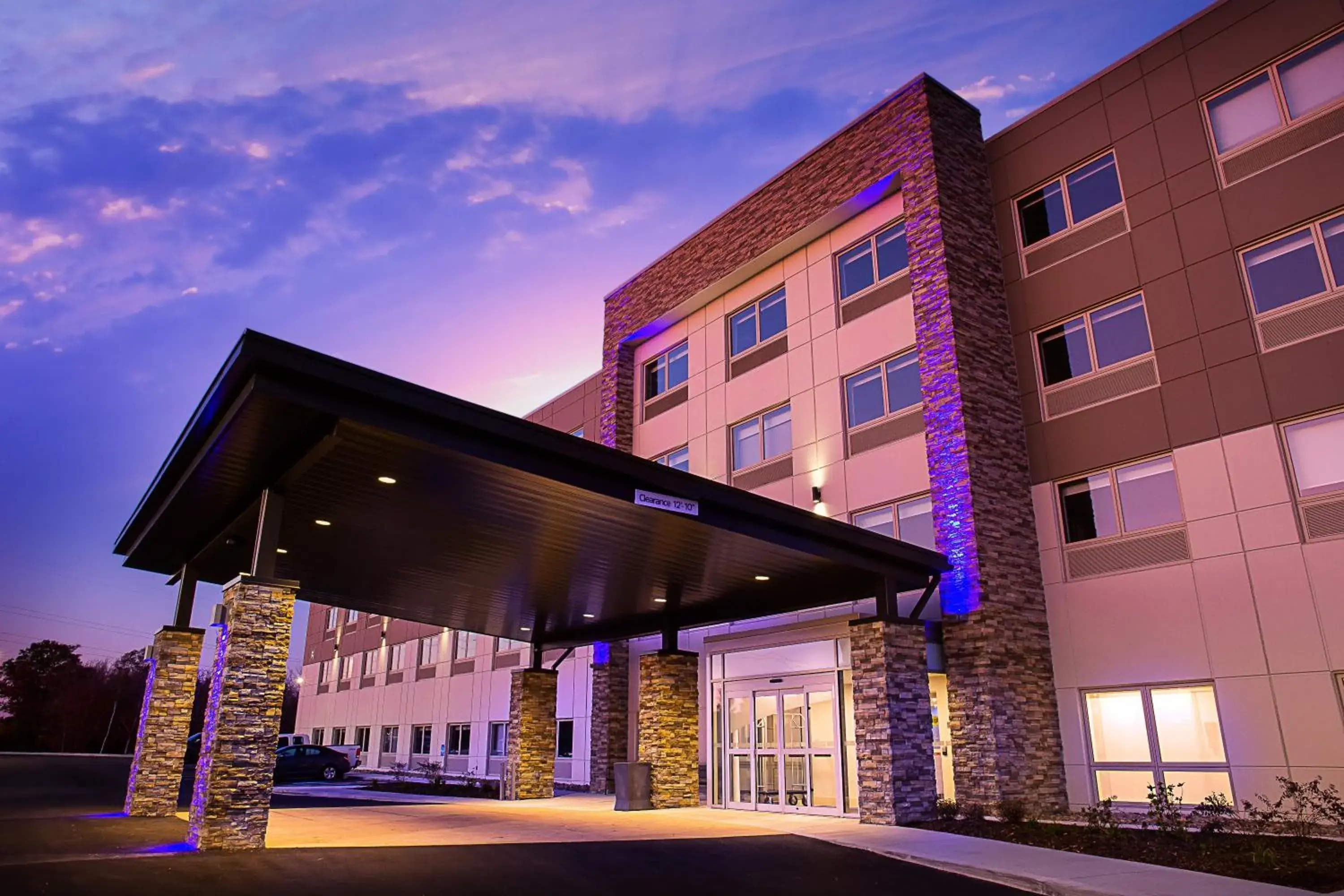 Property building in Holiday Inn Express & Suites - Halifax – Dartmouth Property building in Holiday Inn Express & Suites - Halifax – Dartmouth