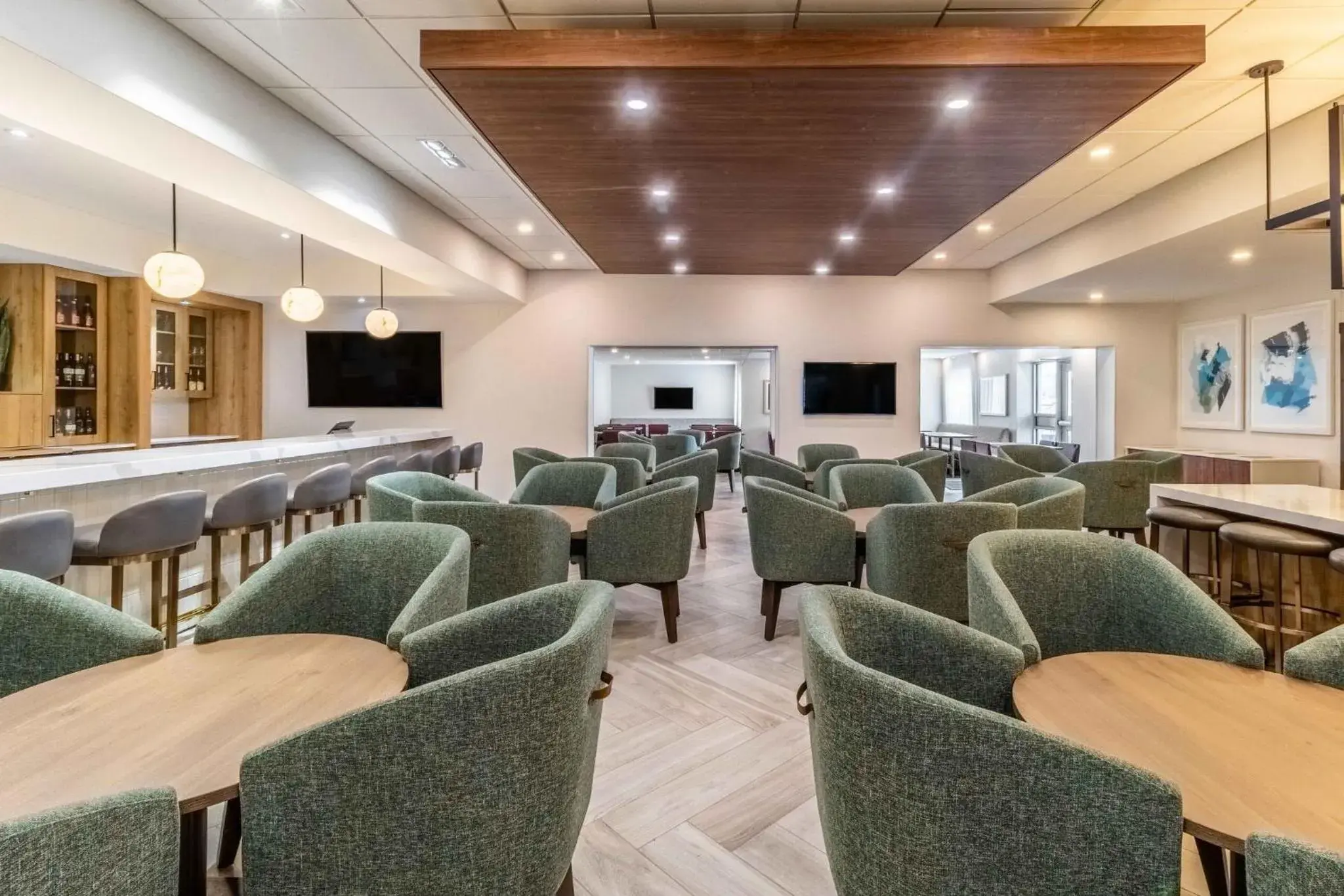 Lounge or bar in Holiday Inn Express & Suites - Halifax – Dartmouth Lounge or bar in Holiday Inn Express & Suites - Halifax – Dartmouth