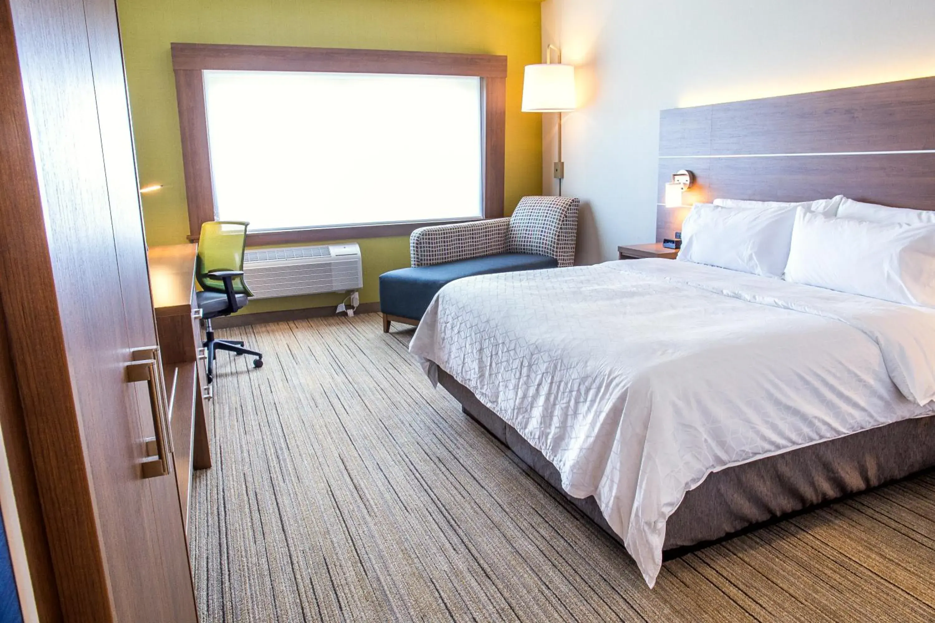 Bedroom, Bed in Holiday Inn Express & Suites - Halifax – Dartmouth Bedroom, Bed in Holiday Inn Express & Suites - Halifax – Dartmouth
