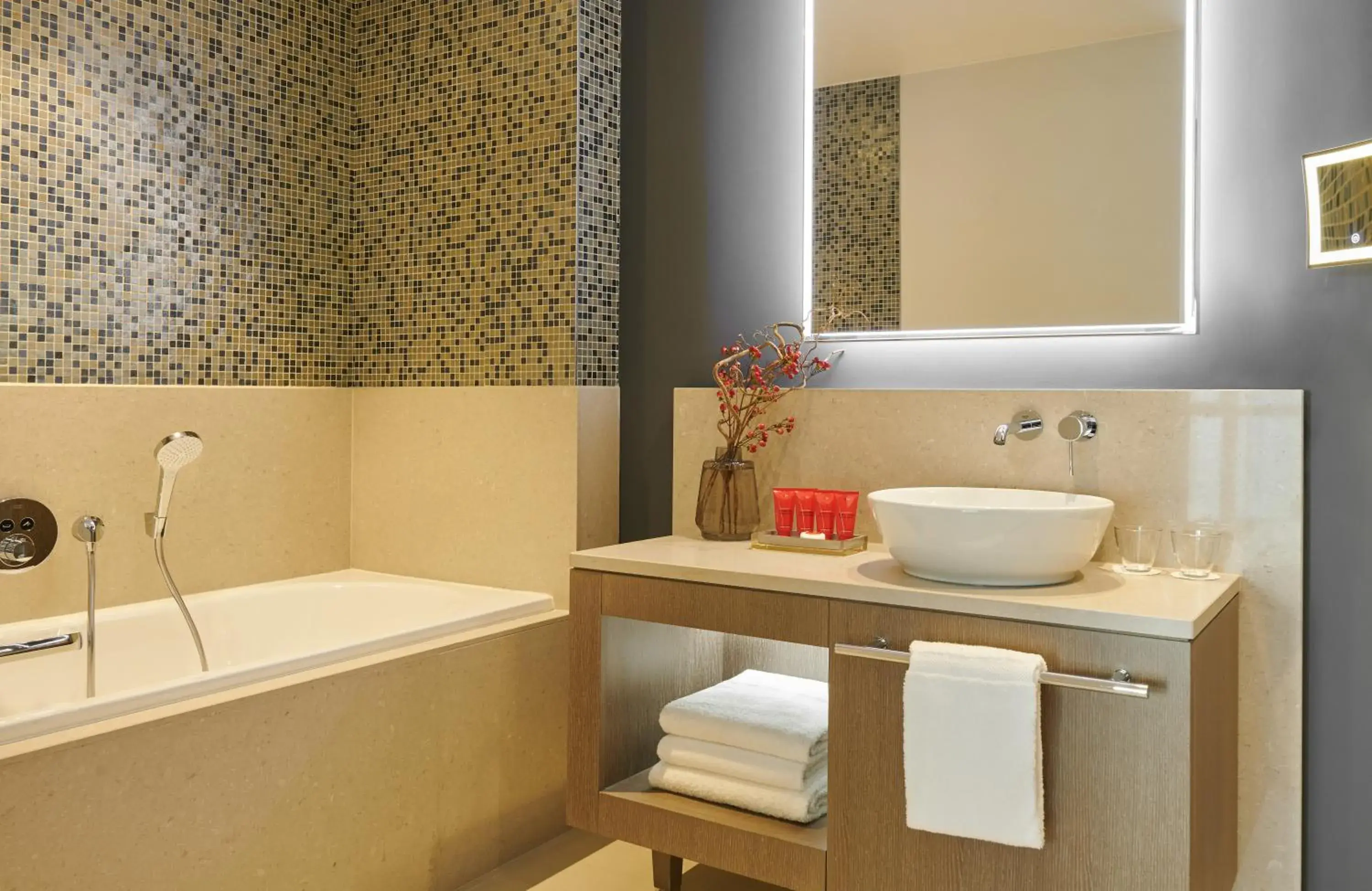 Classic Room in InterContinental Lyon - Hotel Dieu by IHG Classic Room in InterContinental Lyon - Hotel Dieu by IHG