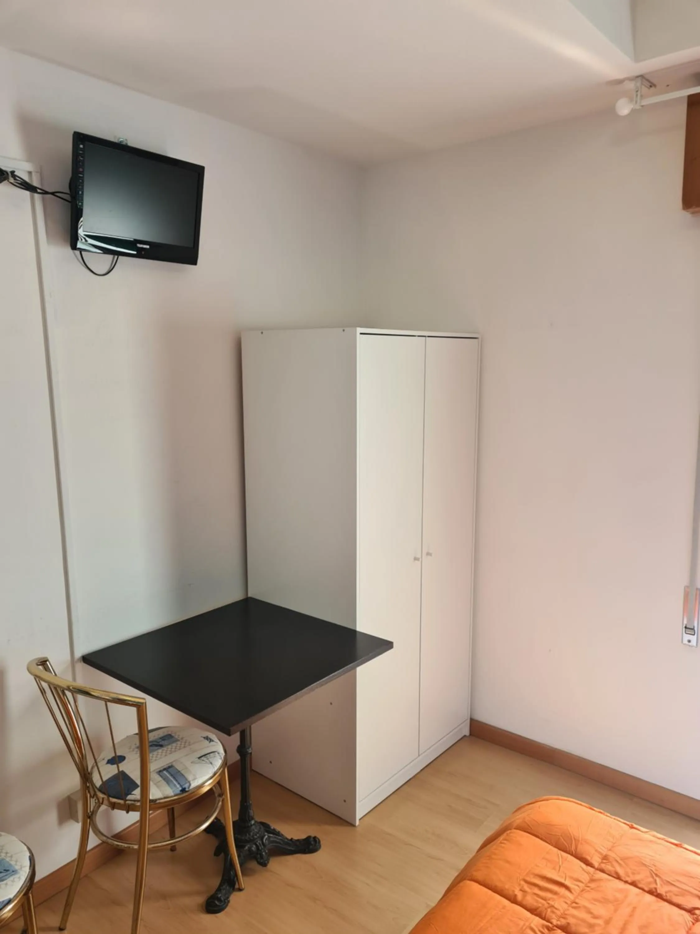 hair dresser, TV/Entertainment Center in Hotel Centrale