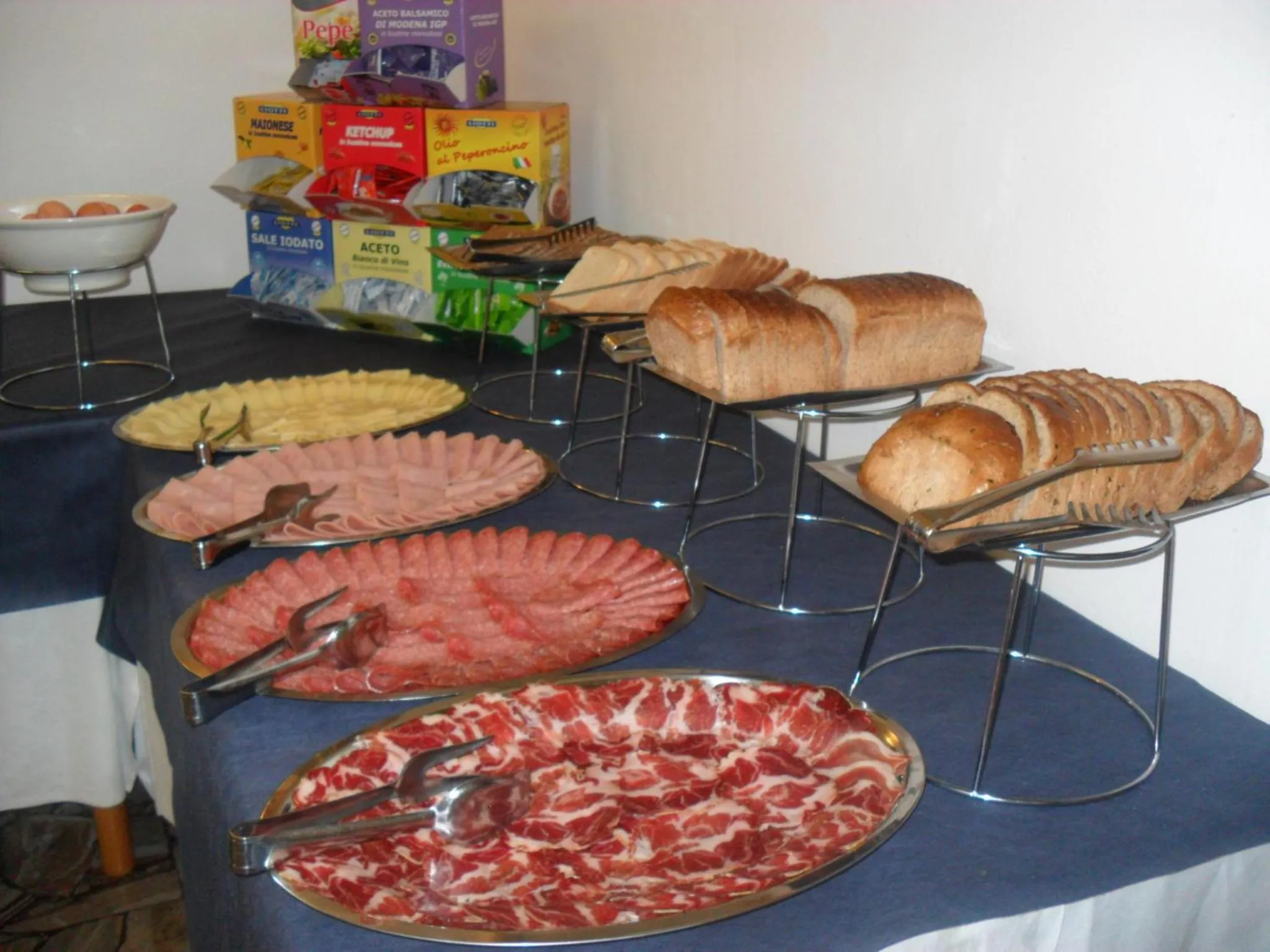 Buffet breakfast, Food in Hotel Centrale