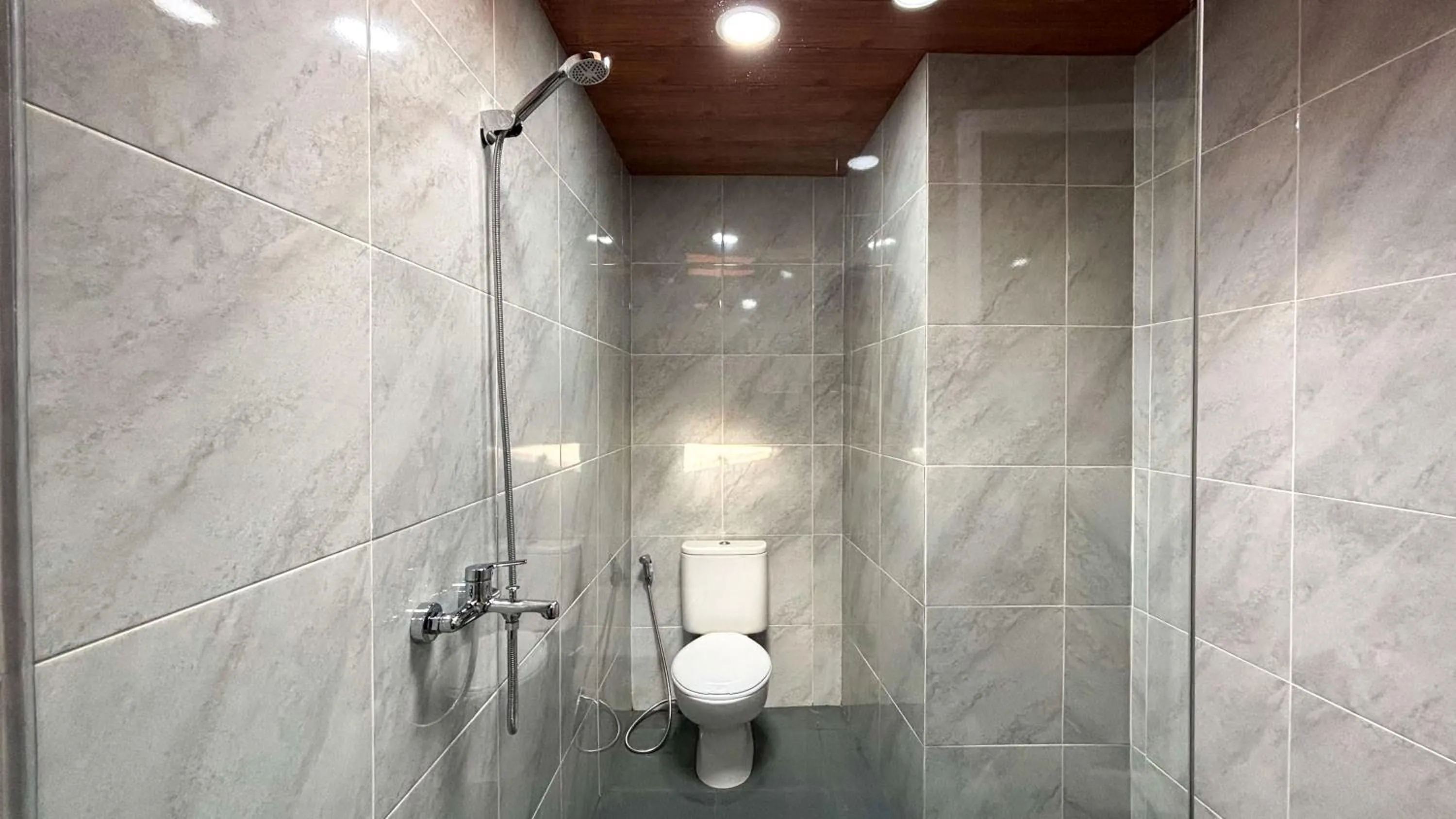 Shower in Villa Alisha Pererenan Canggu