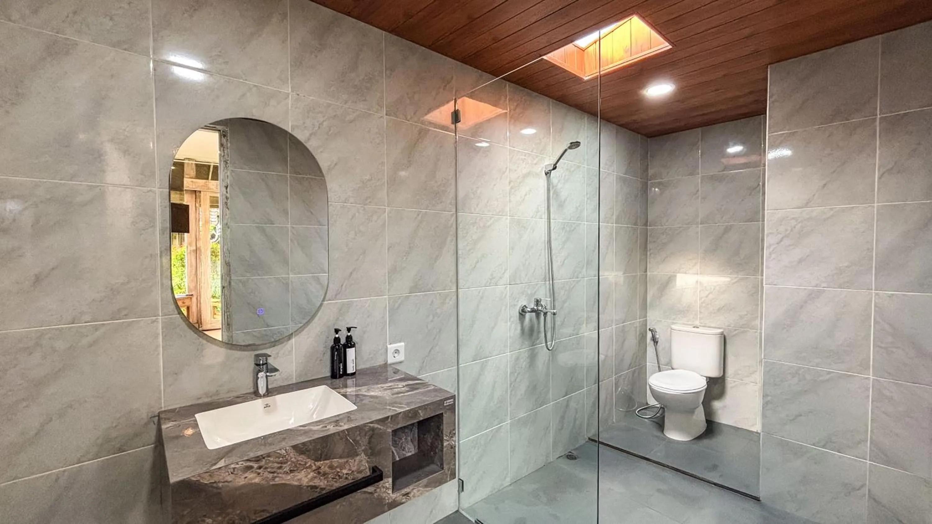 Shower in Villa Alisha Pererenan Canggu