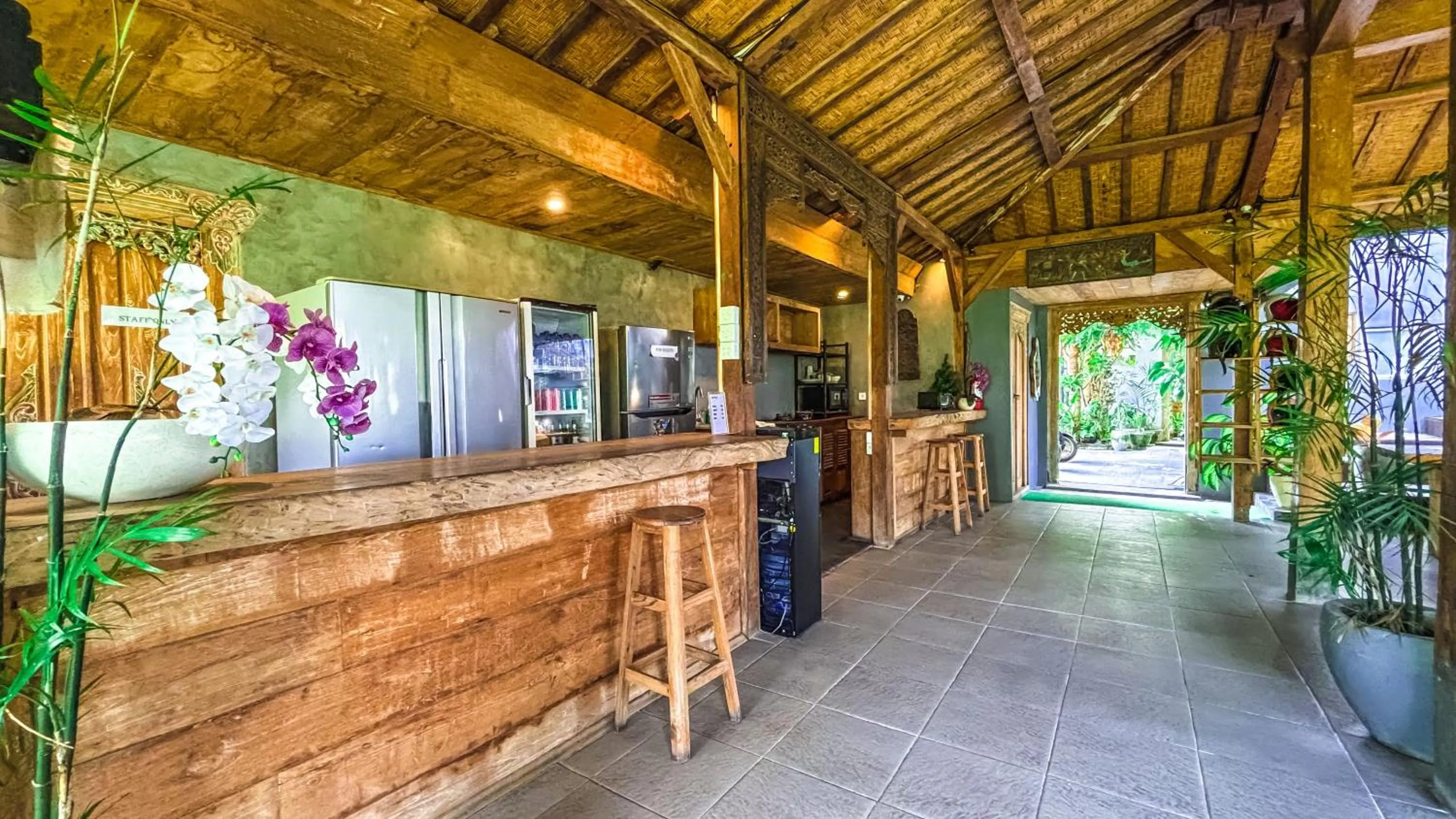 Kitchen or kitchenette in Villa Alisha Pererenan Canggu