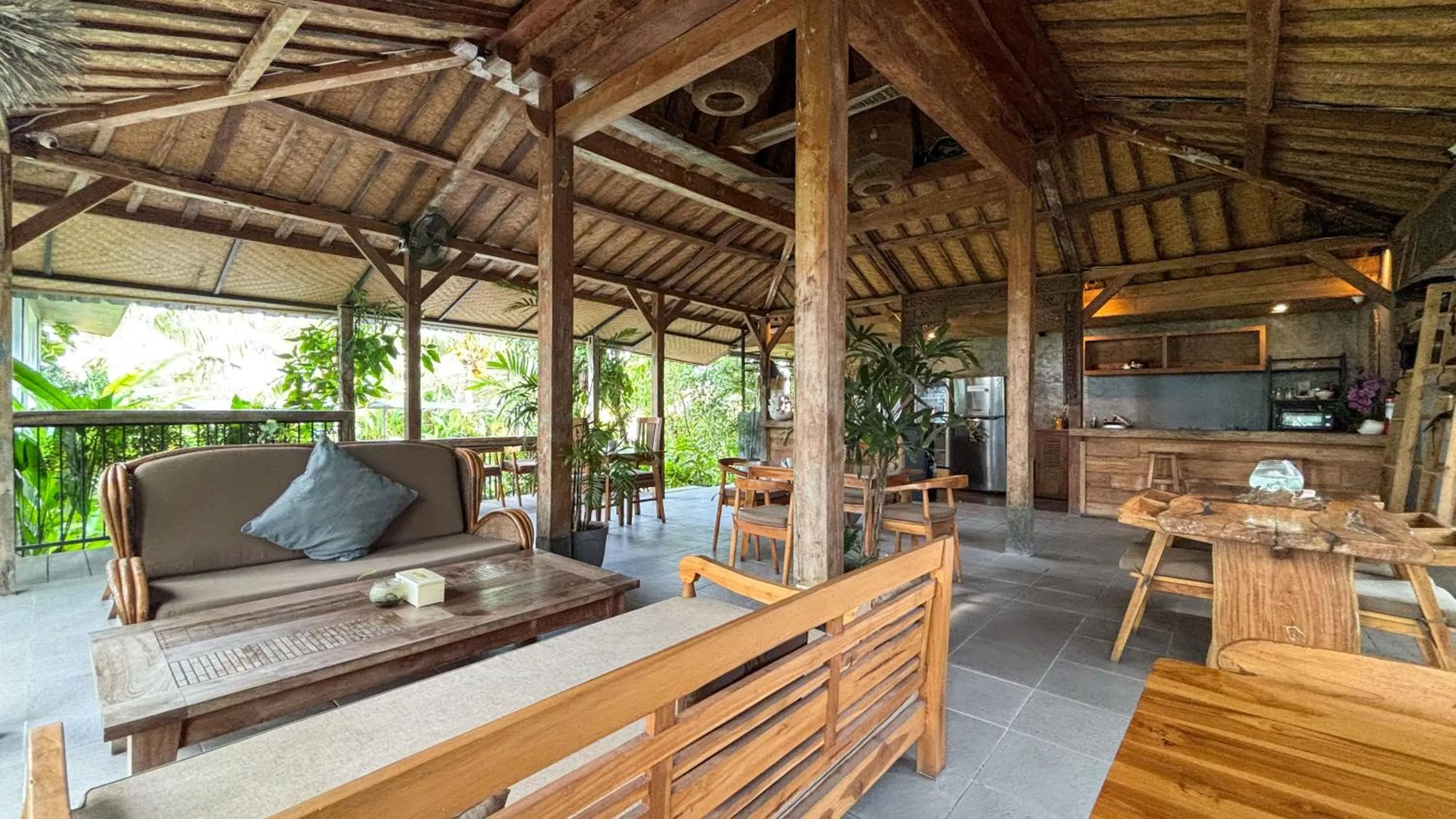 Restaurant/places to eat in Villa Alisha Pererenan Canggu