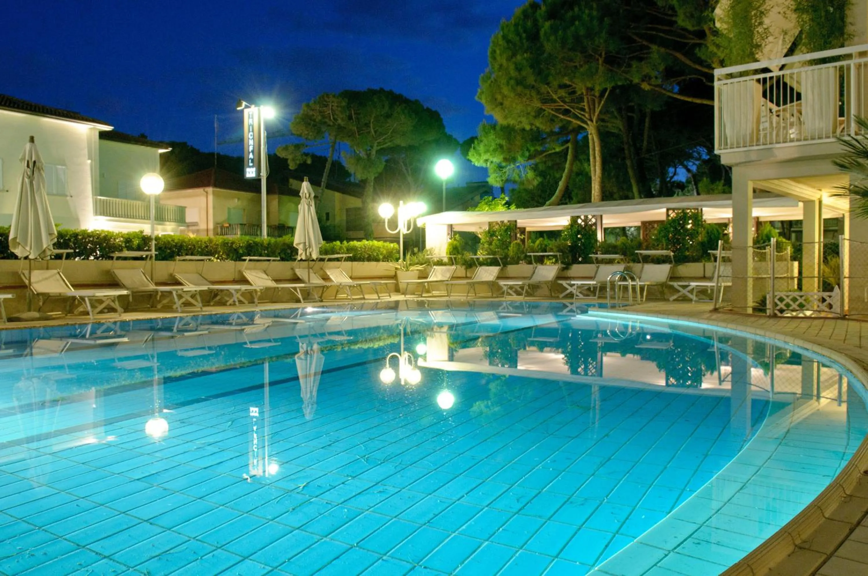 Property building in HOTEL TRIONFAL - Fronte Mare - Vicinissimi al Centro