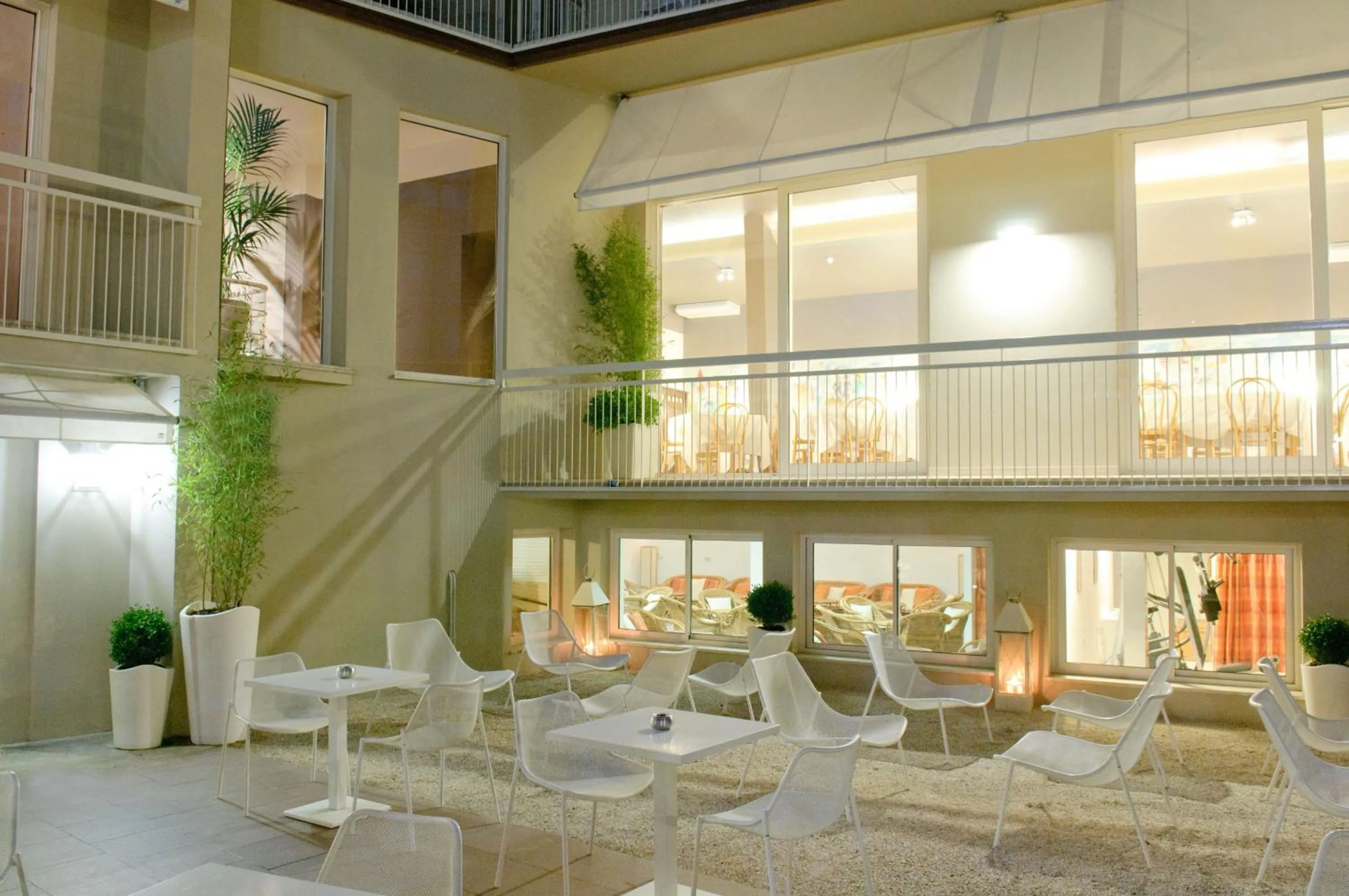 Property building in HOTEL TRIONFAL - Fronte Mare - Vicinissimi al Centro