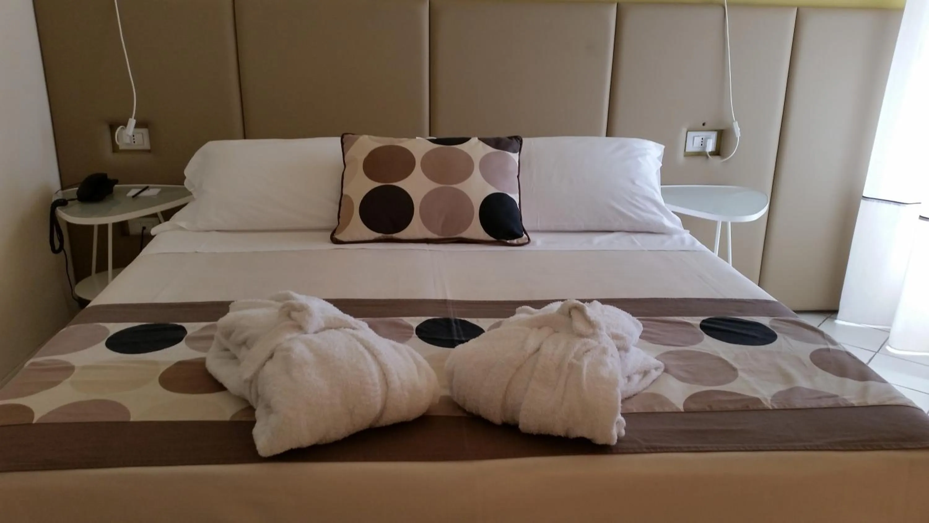 Bed in HOTEL TRIONFAL - Fronte Mare - Vicinissimi al Centro