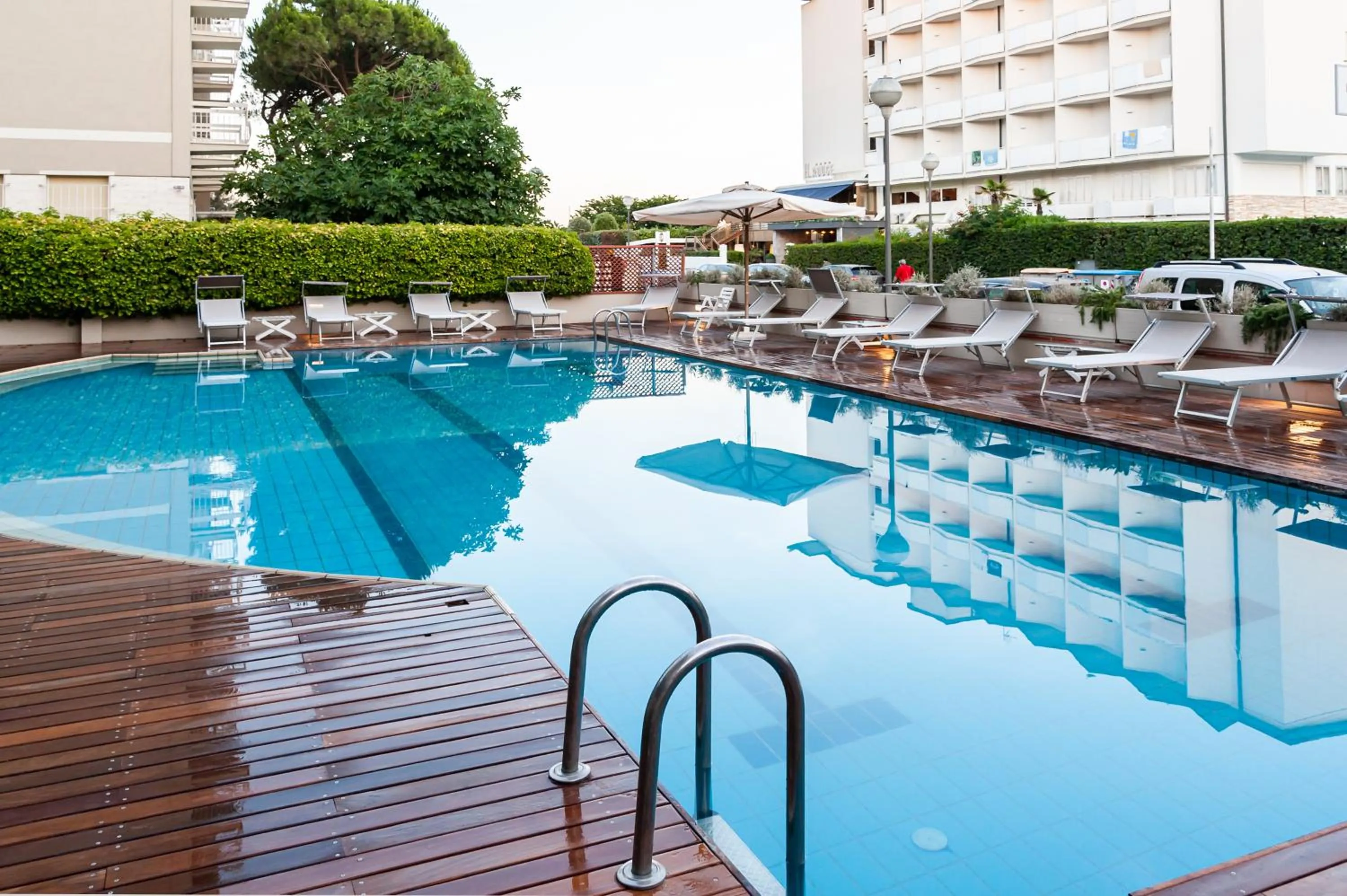 Property building in HOTEL TRIONFAL - Fronte Mare - Vicinissimi al Centro