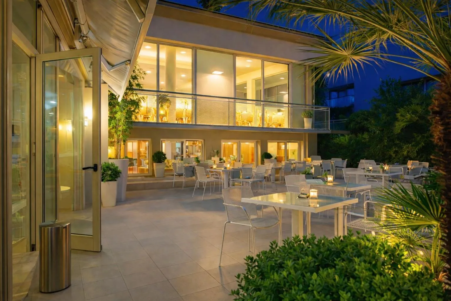 Property building in HOTEL TRIONFAL - Fronte Mare - Vicinissimi al Centro