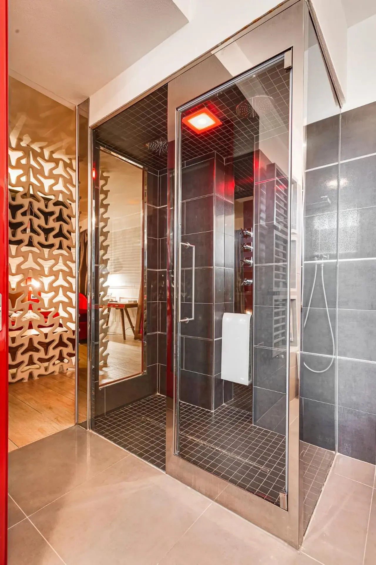 Shower, Bathroom in Hotel Buratti