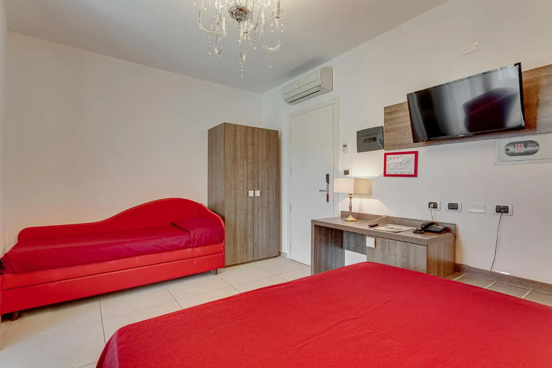 Bedroom, TV/Entertainment Center in Hotel Buratti