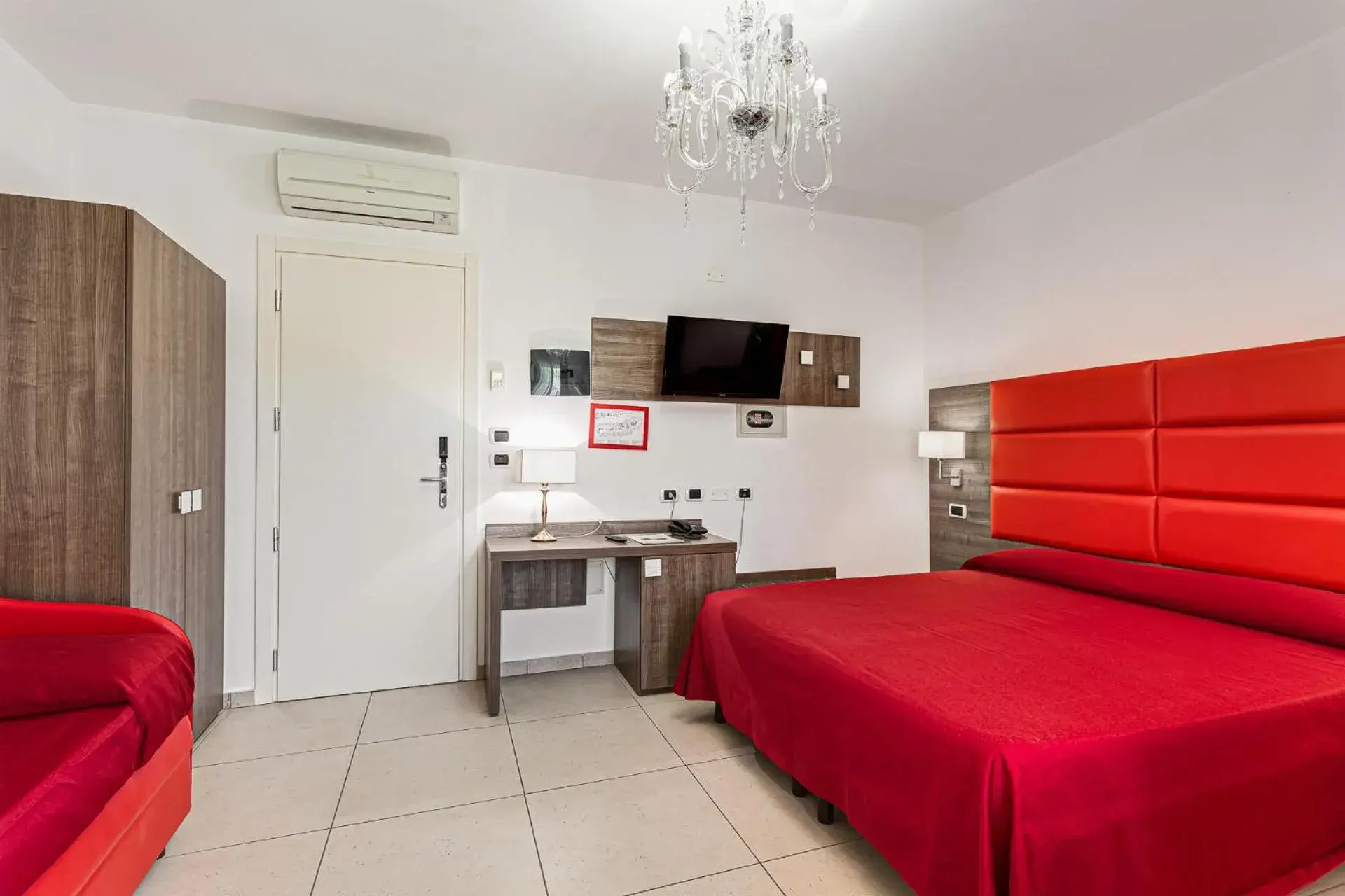 Bedroom, Kitchen/Kitchenette in Hotel Buratti