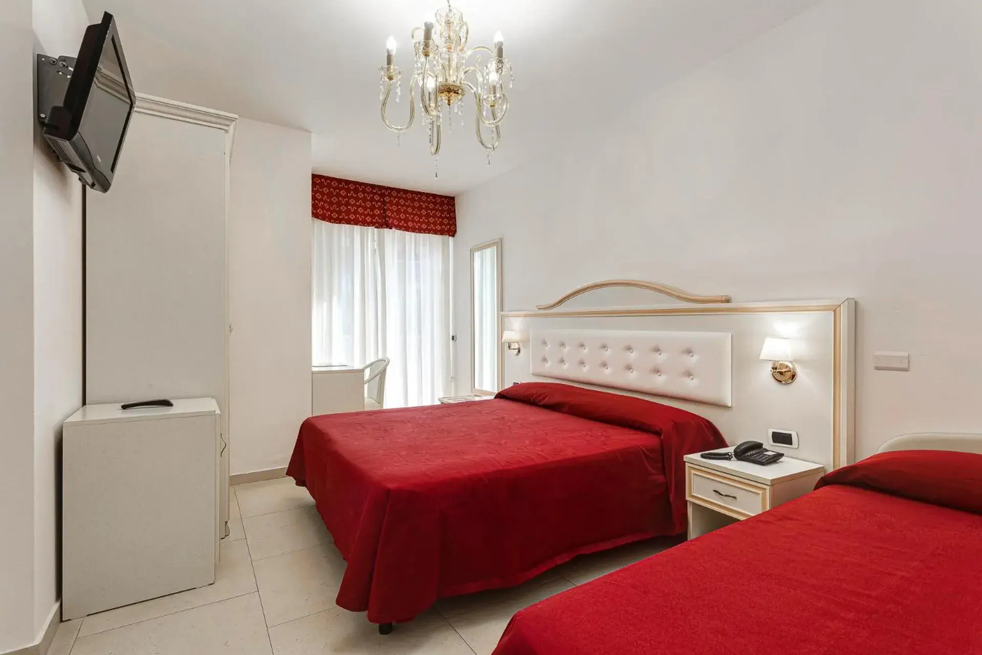 Bathroom, Bed in Hotel Buratti