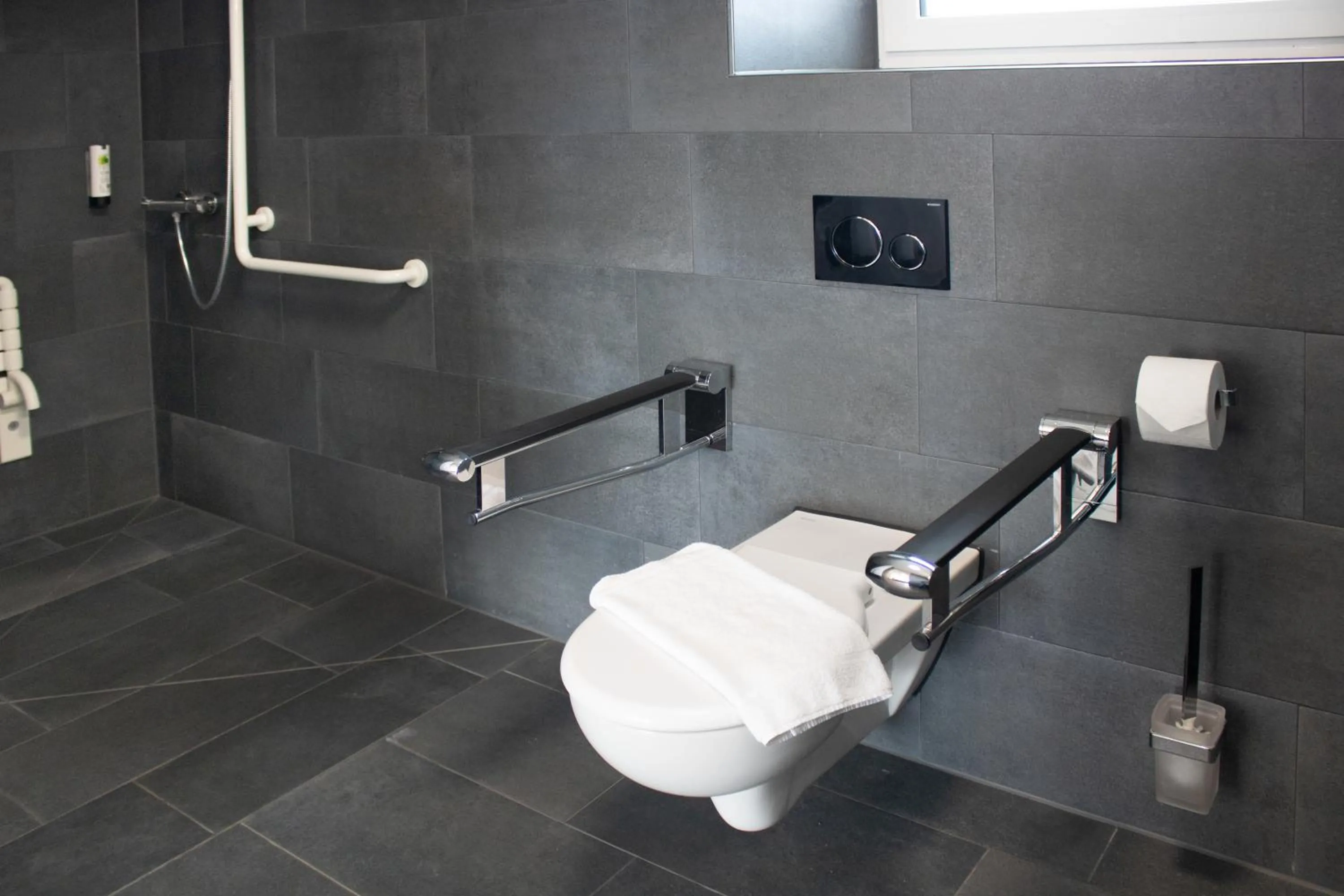 Toilet in ING Hotel by WMM Hotels