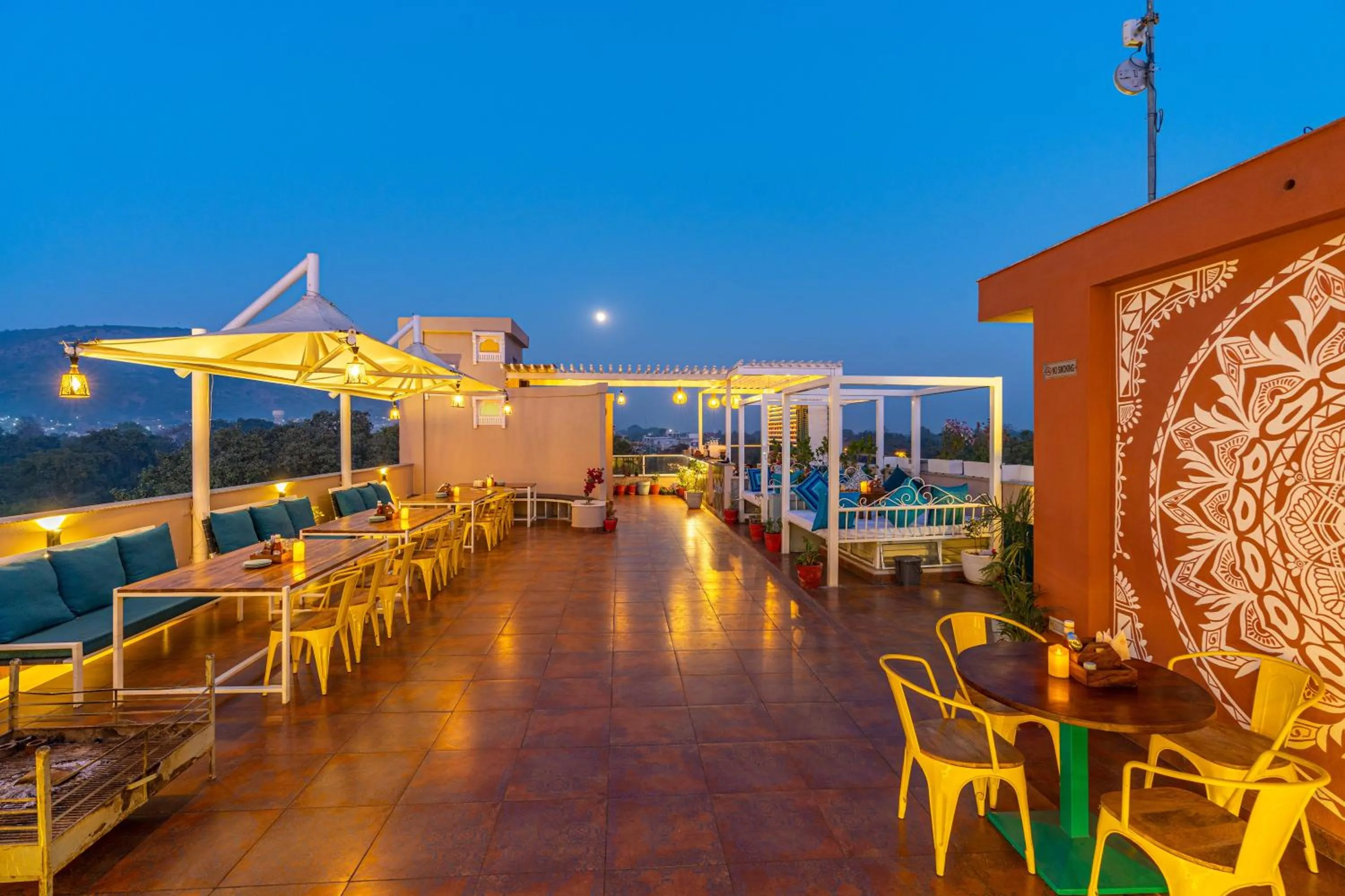 Restaurant/places to eat in Zostel Bundi