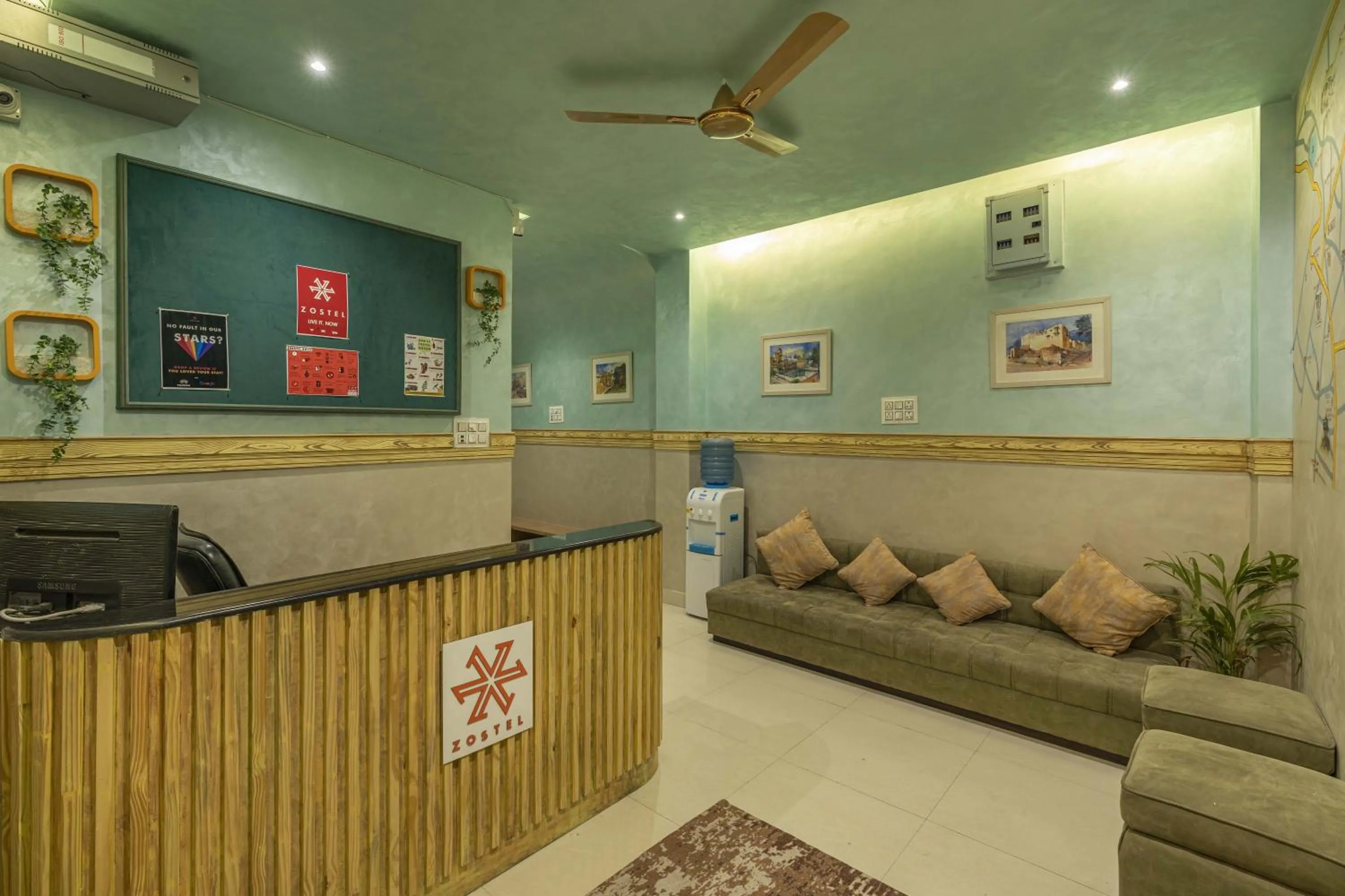 Lobby or reception in Zostel Bundi