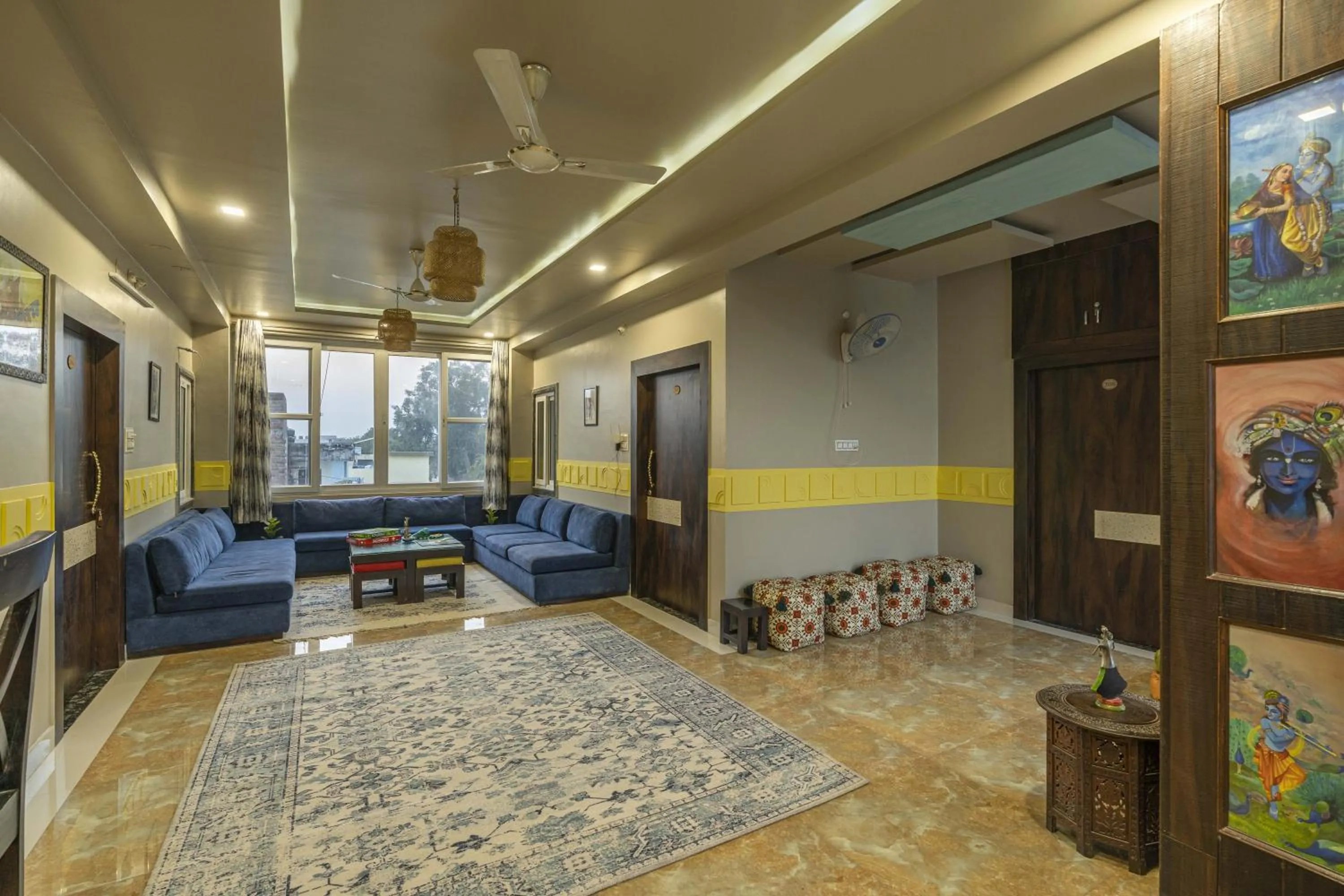 Living room, Bed in Zostel Bundi