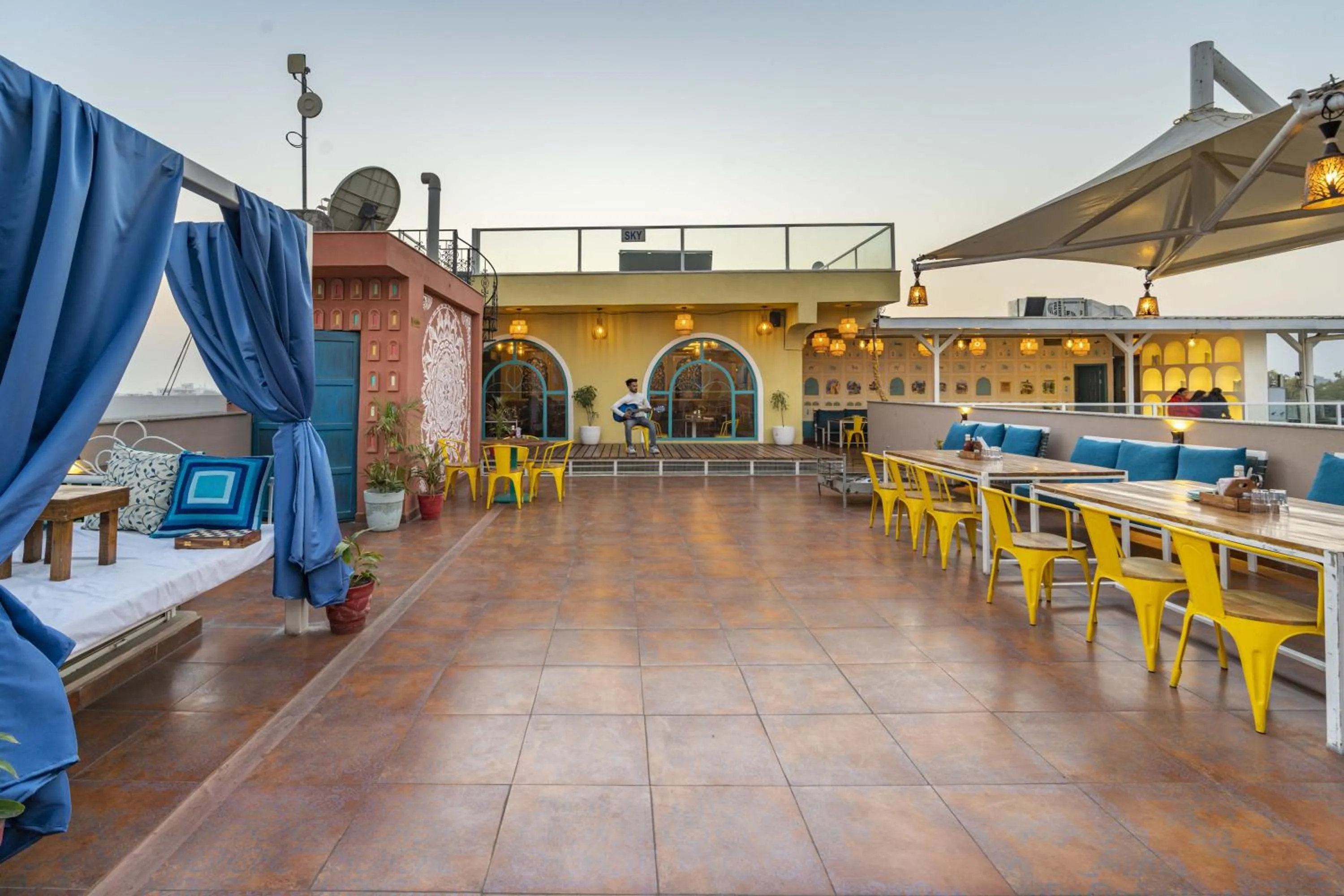 Restaurant/places to eat in Zostel Bundi