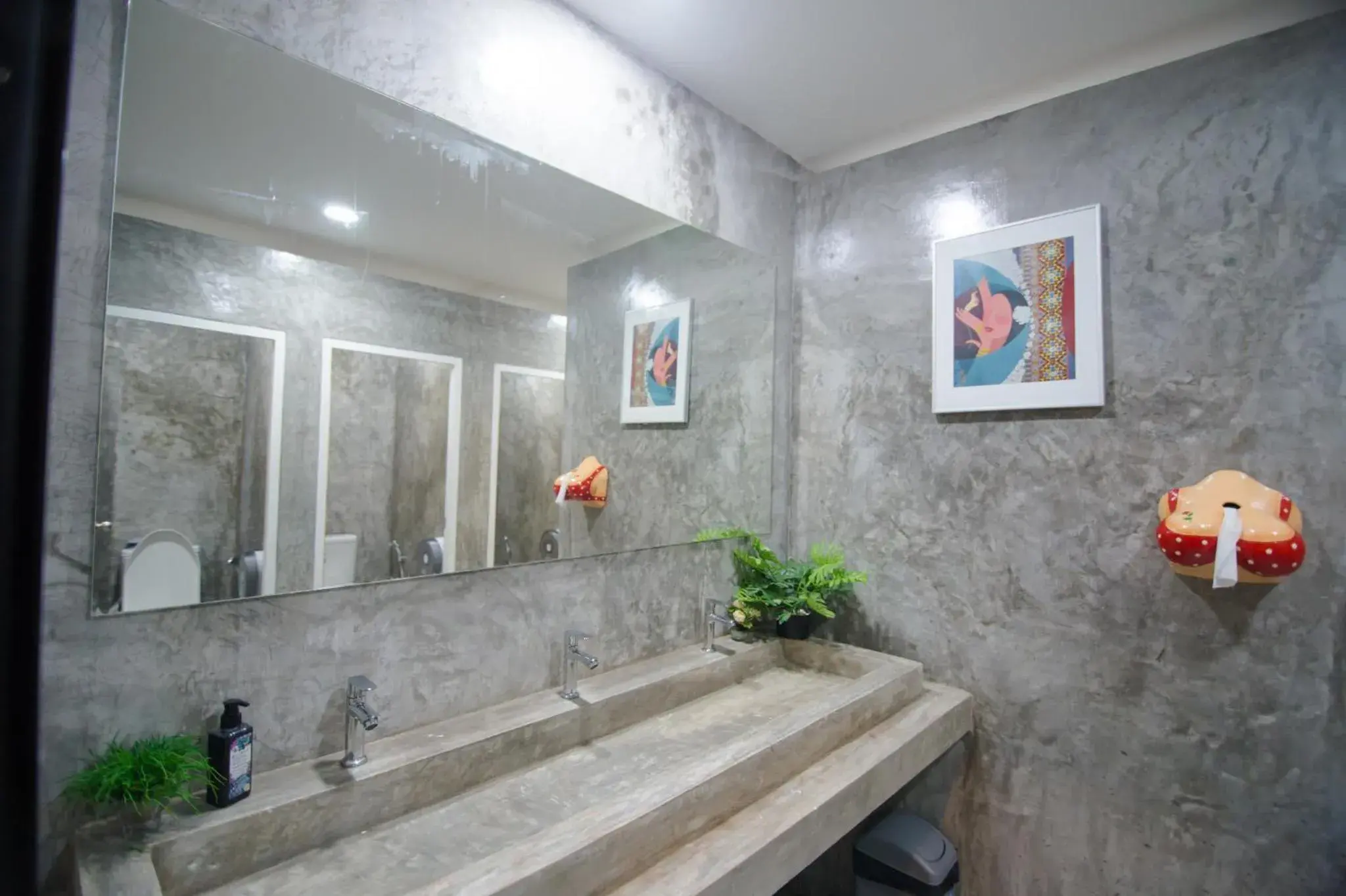 Twin Room with Shared Bathroom in Suree House Twin Room with Shared Bathroom in Suree House