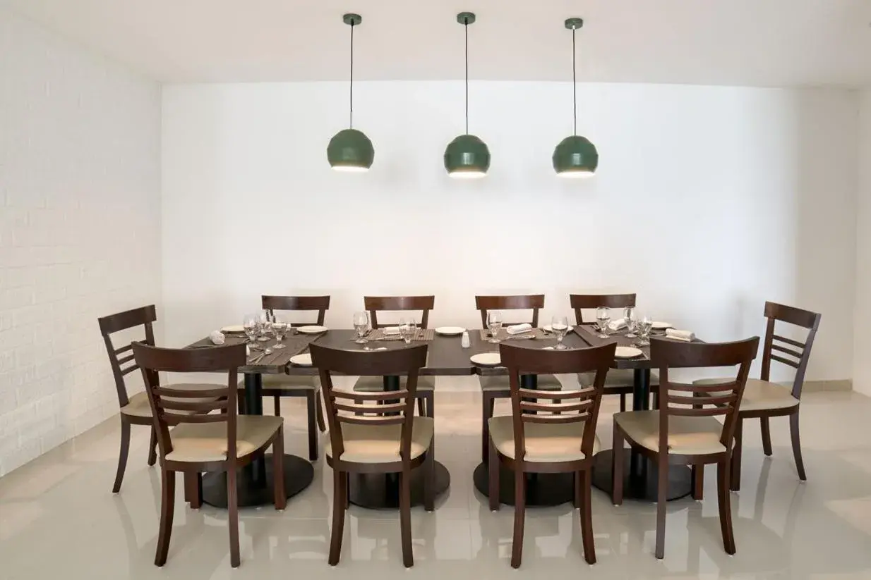 Restaurant/places to eat in Avari Xpress Gulberg Restaurant/places to eat in Avari Xpress Gulberg