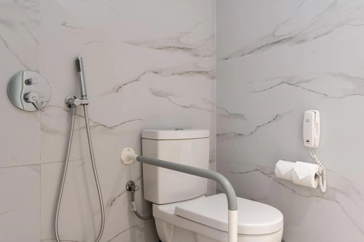 Toilet in DOM Boutique Hotel