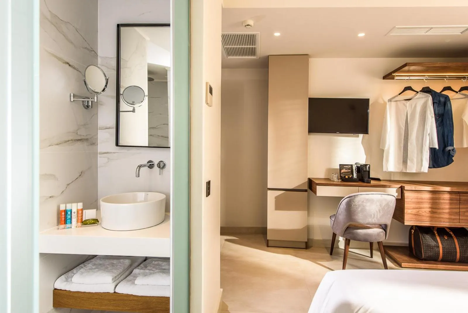 Bathroom, Bed in DOM Boutique Hotel