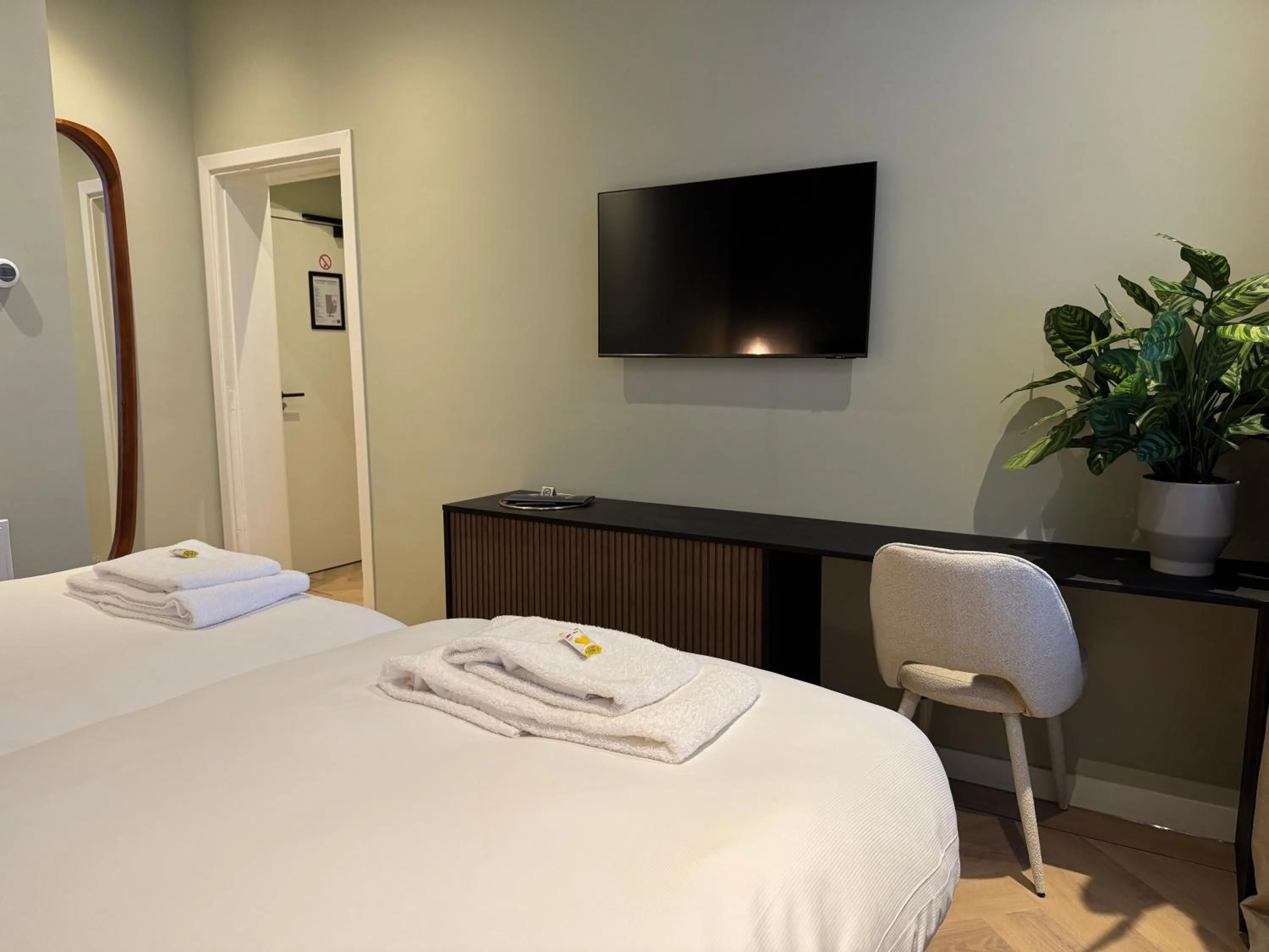 Bed in De Pastorie Bed & Breakfast