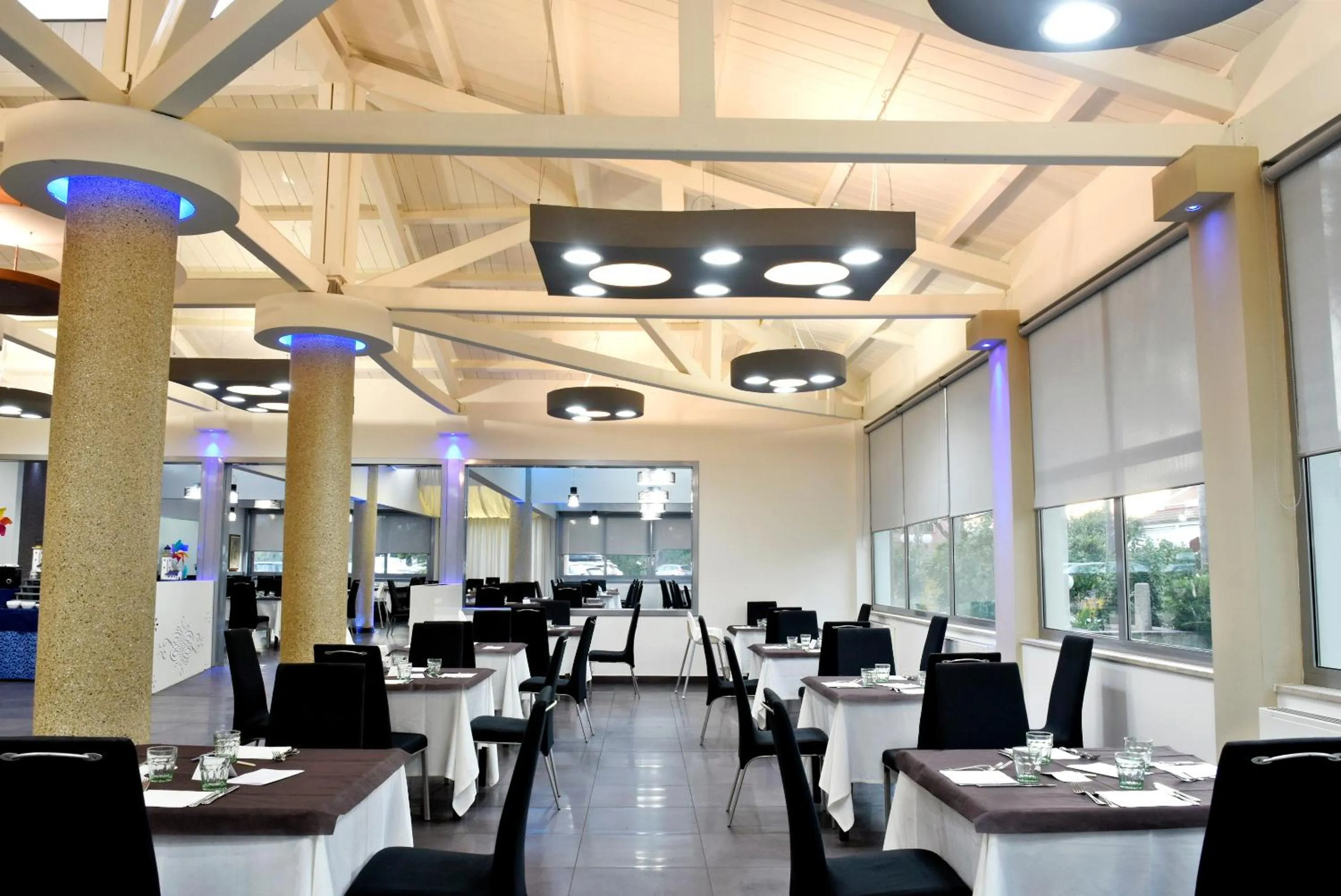 Restaurant/places to eat in Salice Resort