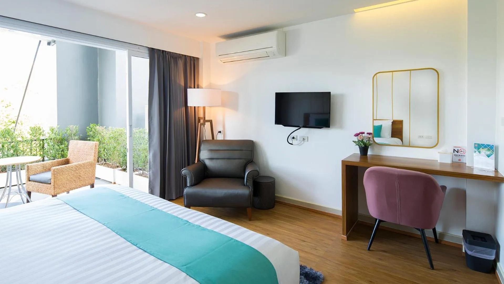 TV and multimedia, Bed in ARAYA HOTEL