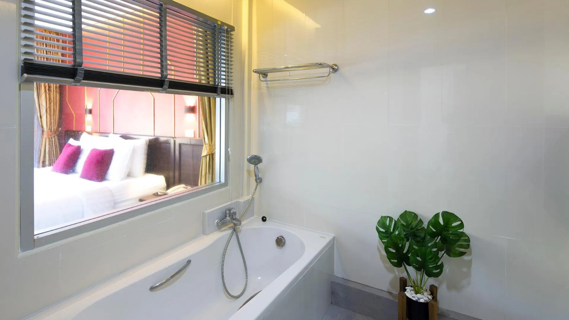 Hot Tub, Bed in ARAYA HOTEL